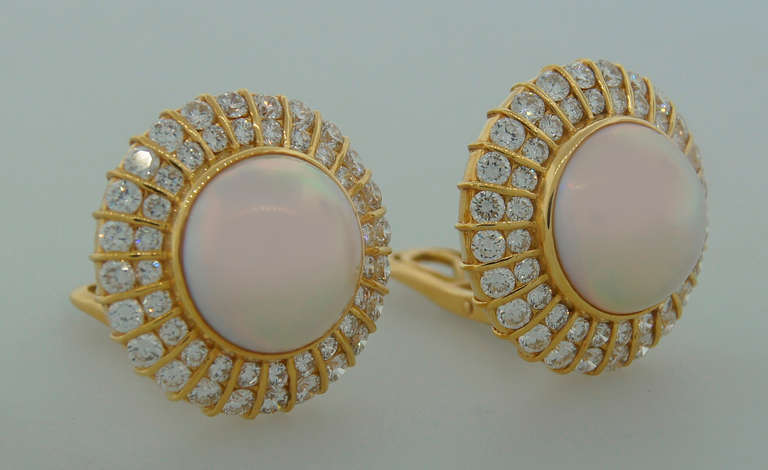 TIFFANY & Co. Mobe Pearl Diamond & Yellow Gold Earrings In Excellent Condition In Beverly Hills, CA