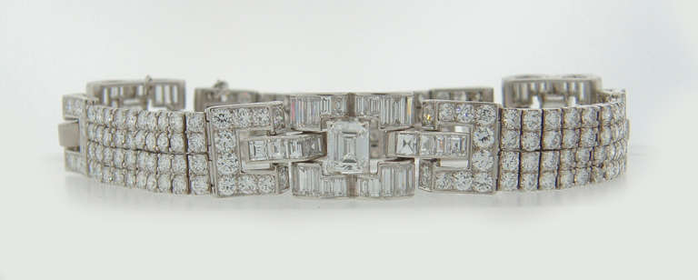 Elegant and timeless diamond bracelet created by Oscar Heyman in the 1960s. Inspired by strongly geometrical designs of Art Deco era. Dressy yet wearable. 

Made of platinum and encrusted with finest quality diamonds. The diamonds are emerald cut,