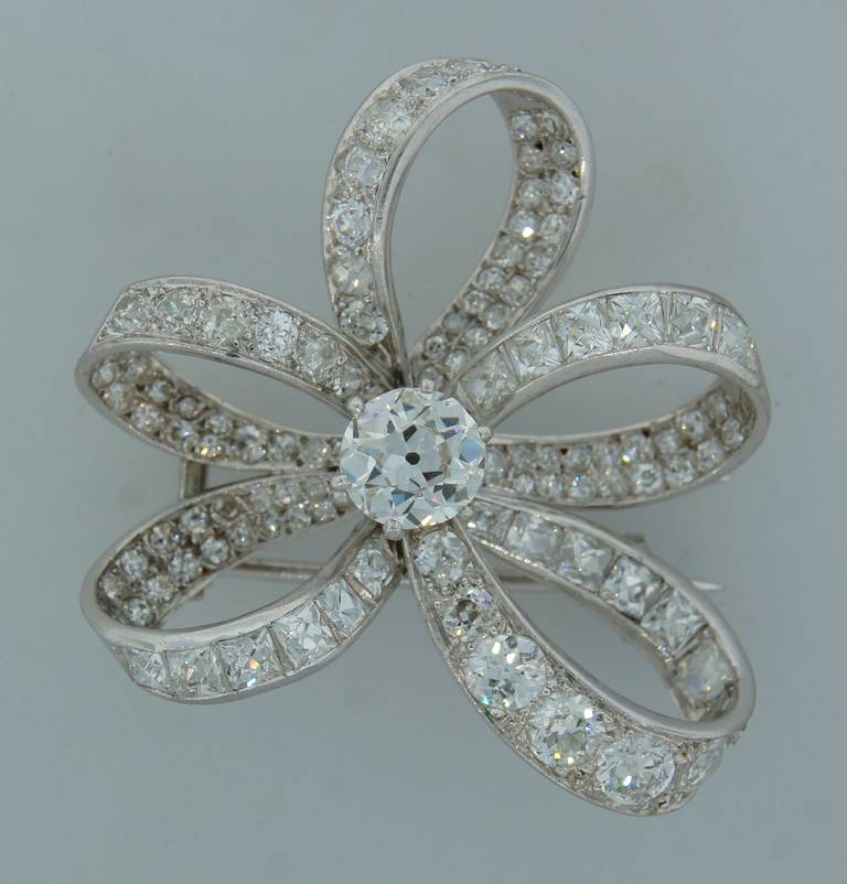 Women's Chaumet 1940s Diamond Platinum Brooch Pin
