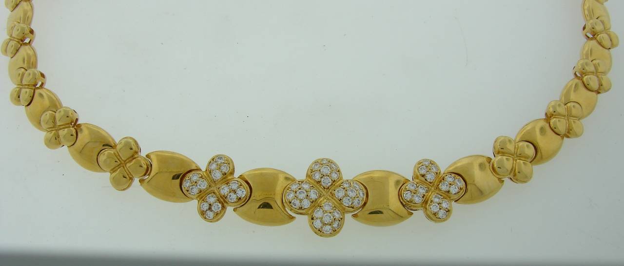 Van Cleef & Arpels Diamond Yellow Gold Clover Necklace In Excellent Condition In Beverly Hills, CA