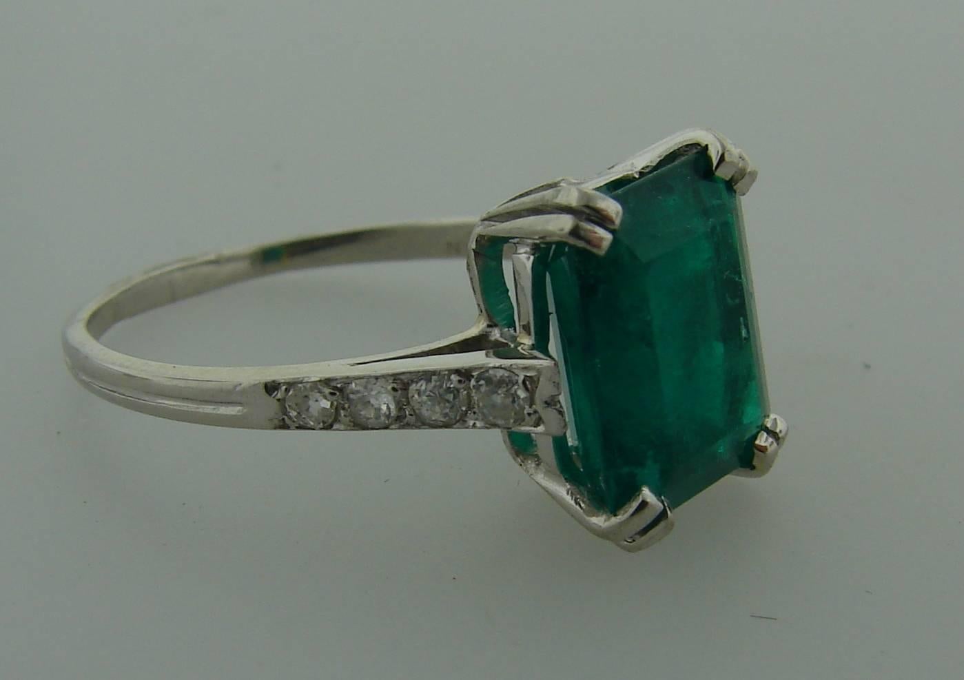 Boucheron Art Deco Colombian Emerald Diamond Platinum Solitaire Ring In Excellent Condition In Beverly Hills, CA