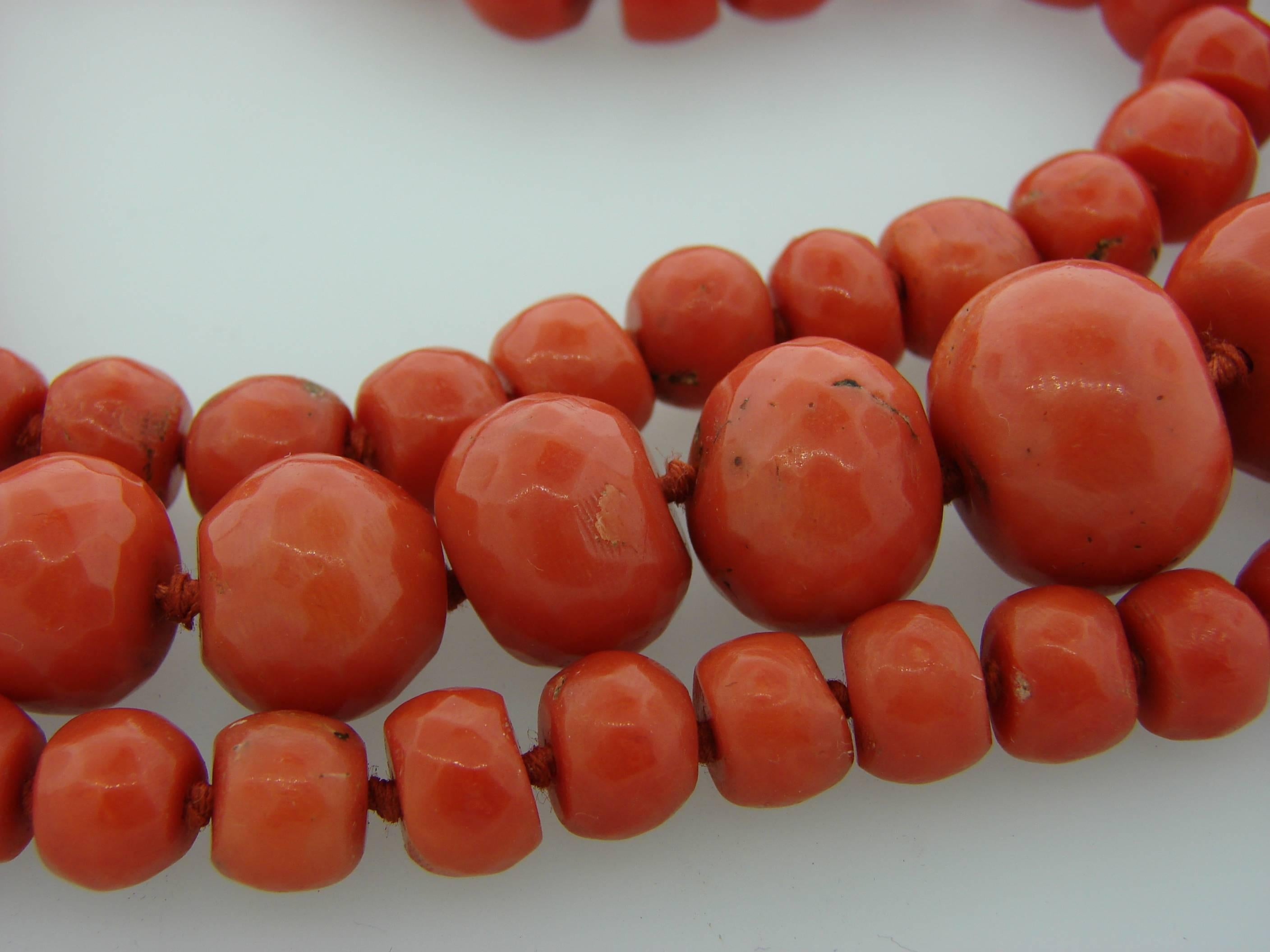 Victorian Coral Bead Strand Necklace with Enameled Yellow Gold Clasp 3