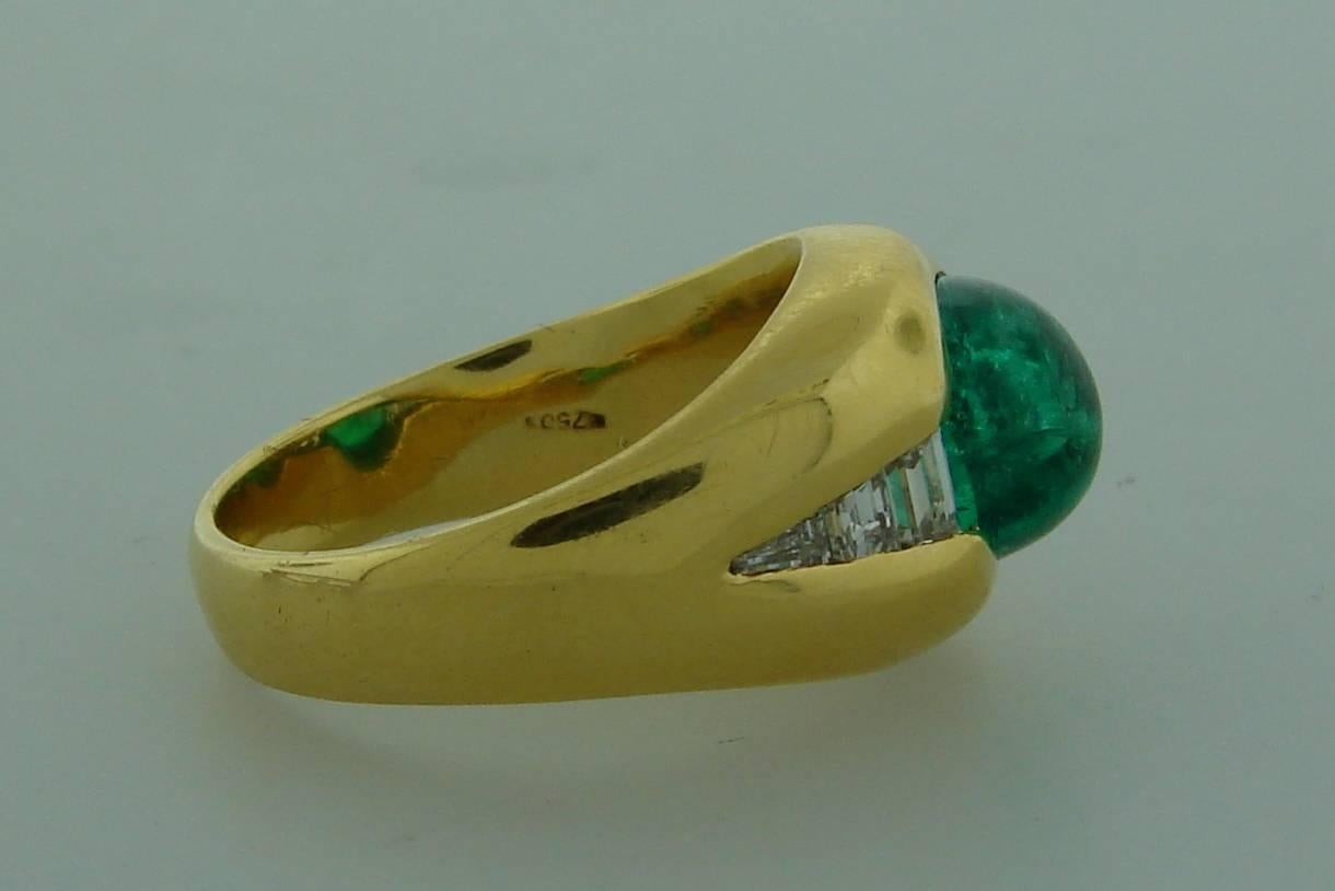 1970s BULGARI BVLGARI Cabochon Emerald Diamond Yellow Gold Ring In Excellent Condition In Beverly Hills, CA