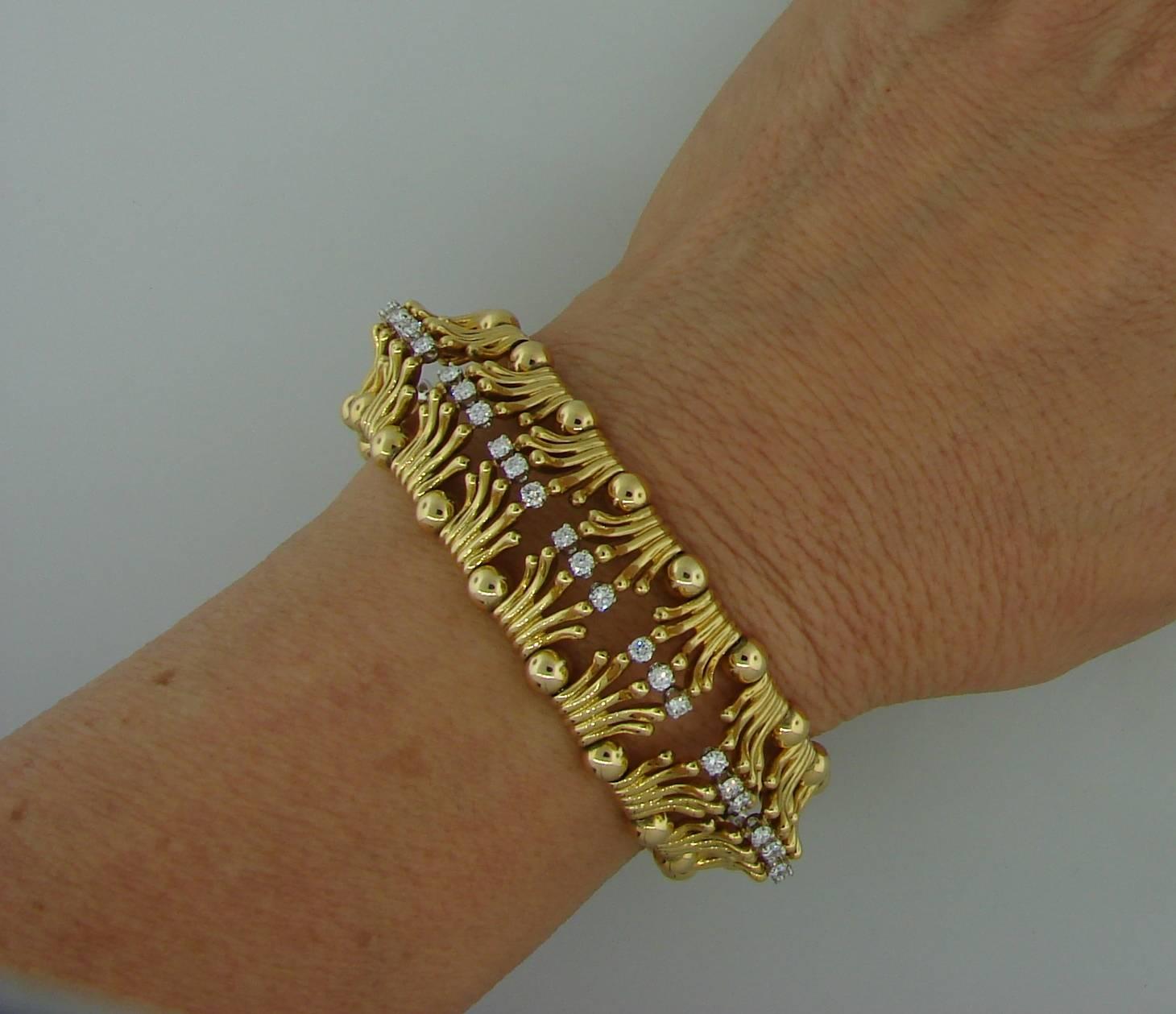 Elegant and timeless bracelet created by Jean Schlumberger for Tiffany & Co. in the 1980s. Beautiful design, perfect proportions, outstanding workmanship! Wearable and chic!
The bracelet is made of 18 karat yellow gold and encrusted with fifty