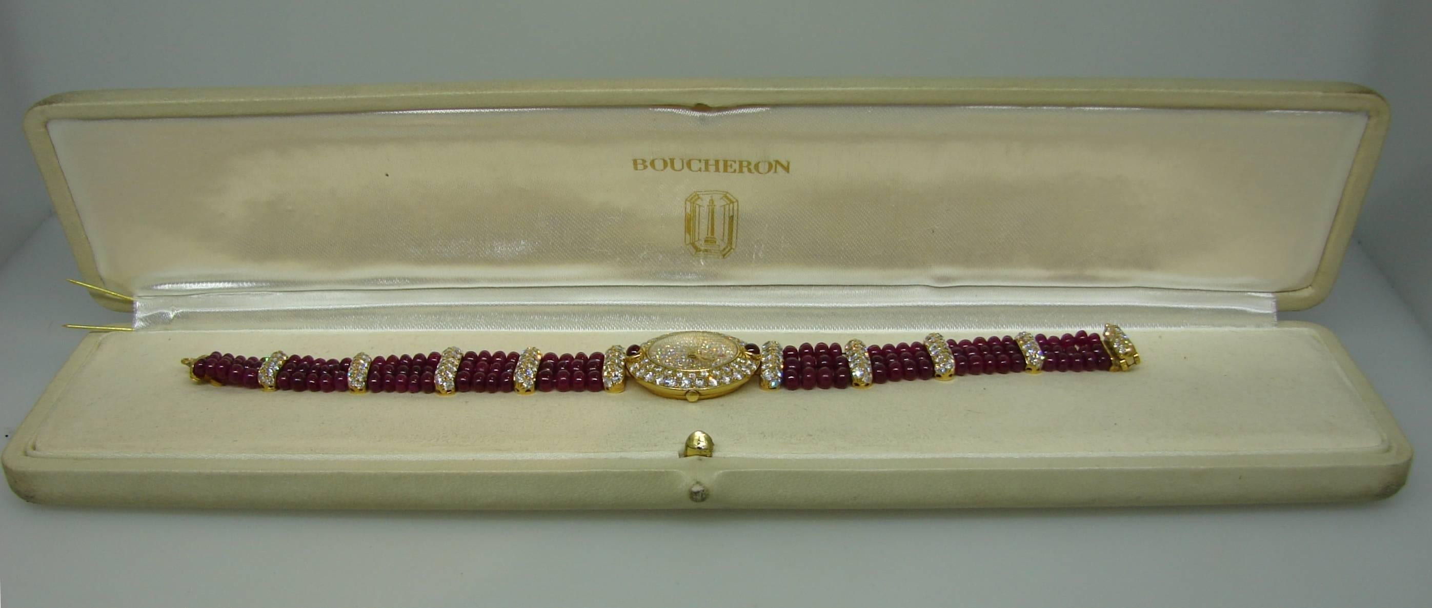 Boucheron Montre-bracelet vintage pour femme en or jaune 18 carats, diamants, rubis et quartz en vente 5