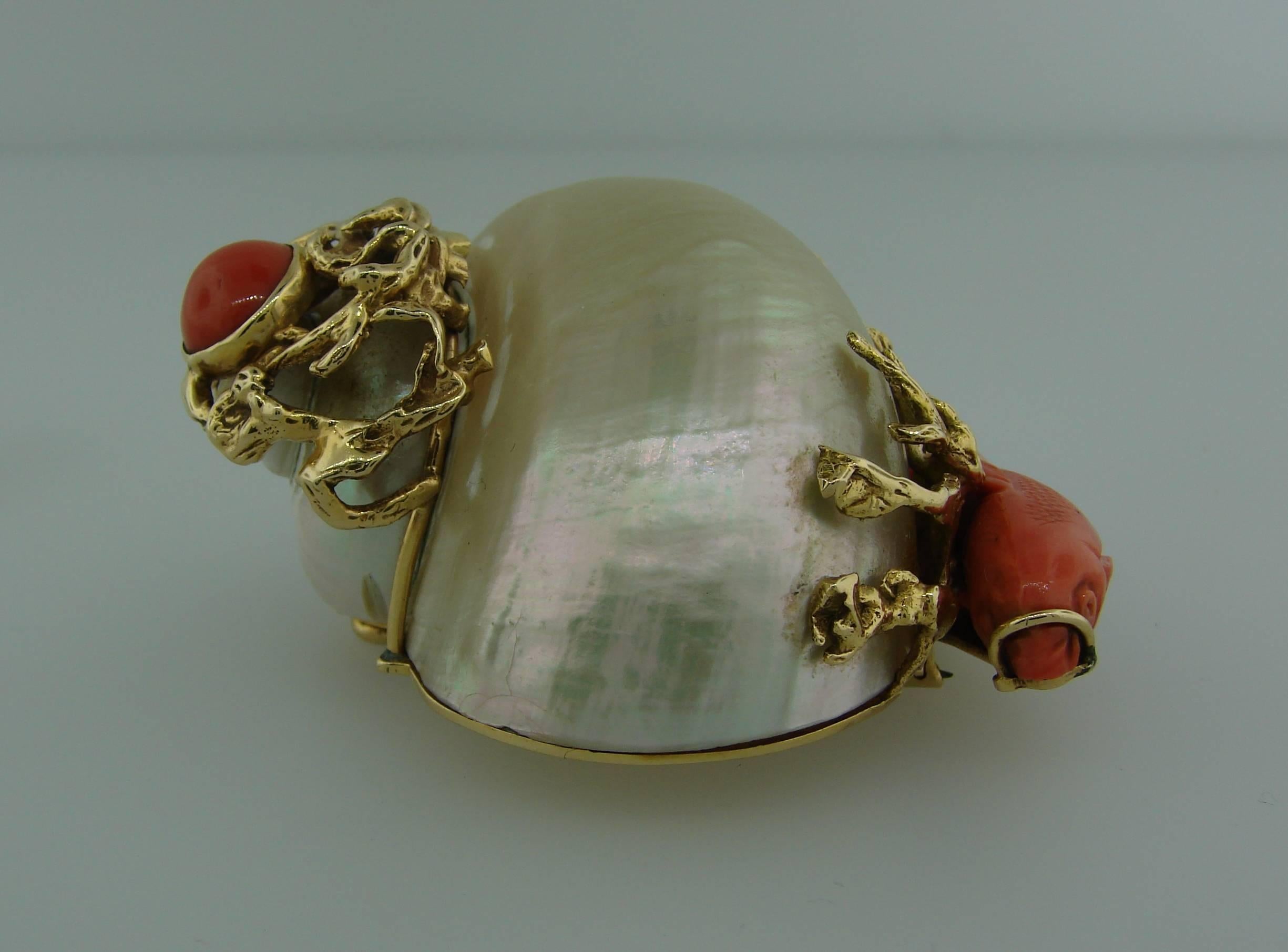 Women's or Men's 1950s Seaman Schepps Mother-of-Pearl Coral Yellow Gold Clip Brooch Pin