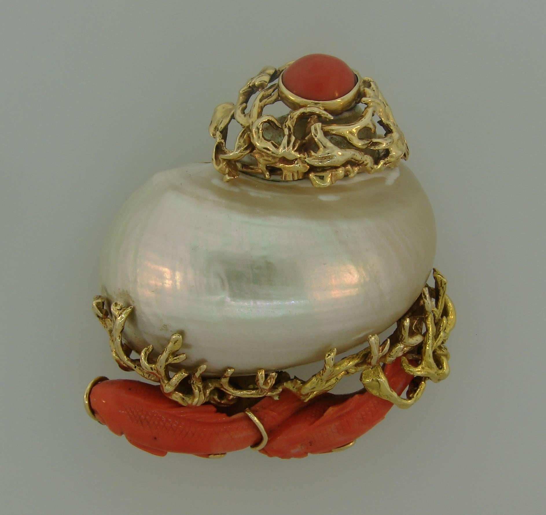 1950s Seaman Schepps Mother-of-Pearl Coral Yellow Gold Clip Brooch Pin In Excellent Condition In Beverly Hills, CA