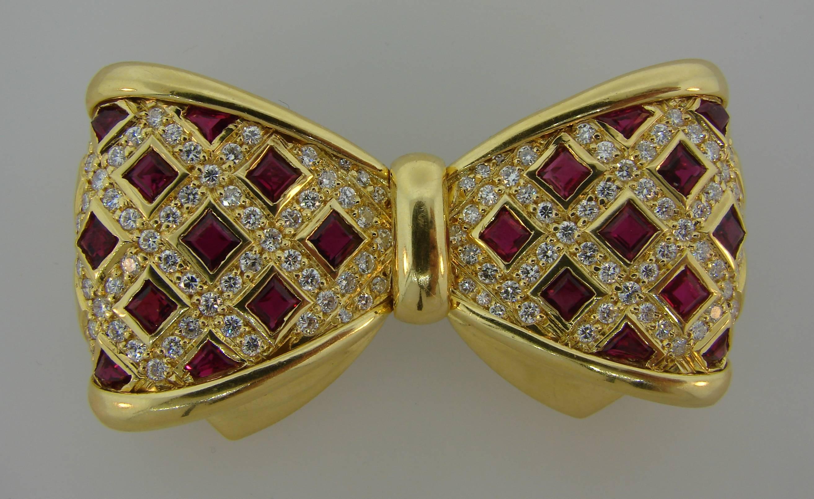 Van Cleef & Arpels Diamond Ruby Yellow Gold Bow Brooch Pin Clip In Excellent Condition In Beverly Hills, CA