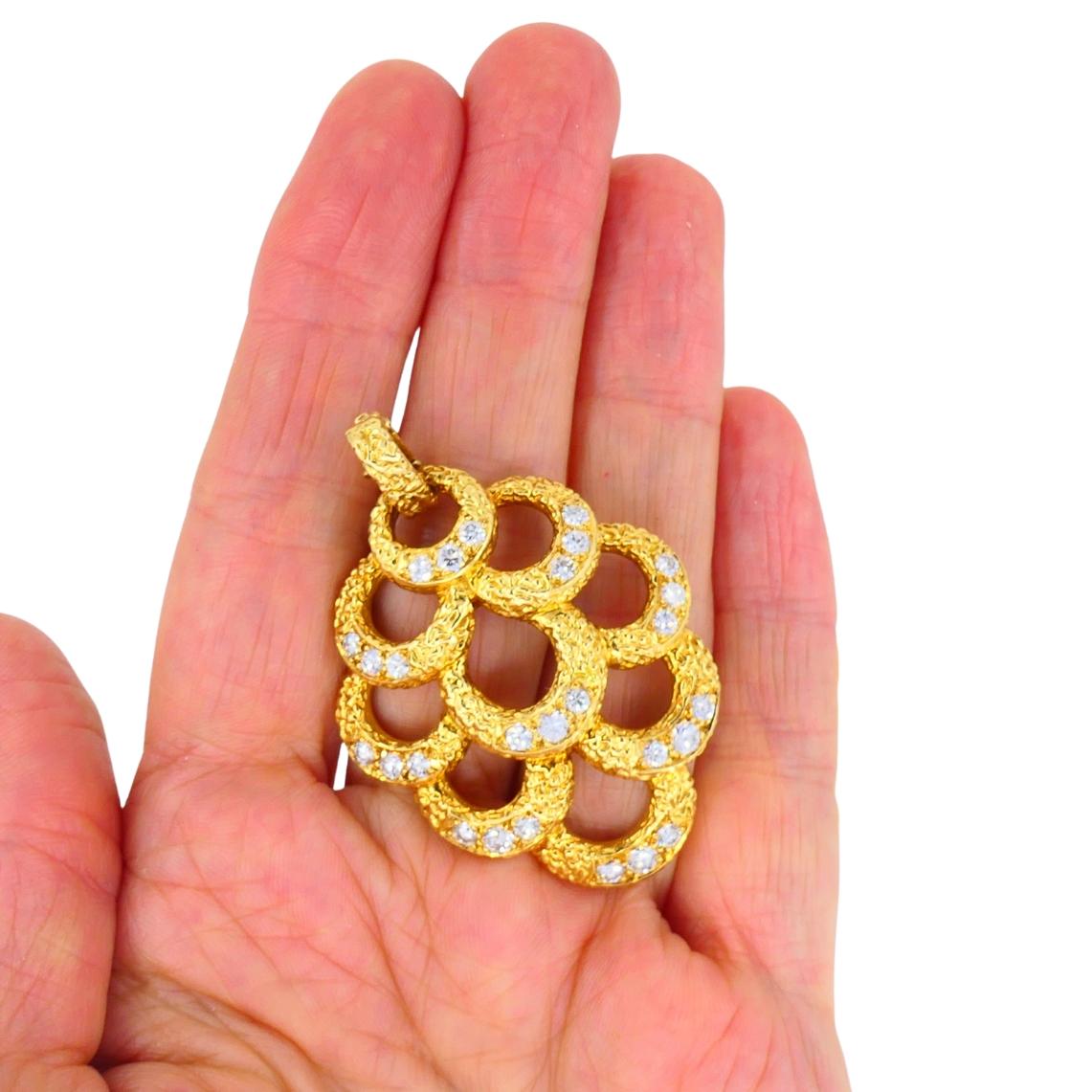 Collana con diamanti in oro 18 carati smerlati - Fred Paris In condizioni ottime in vendita a Beverly Hills, CA