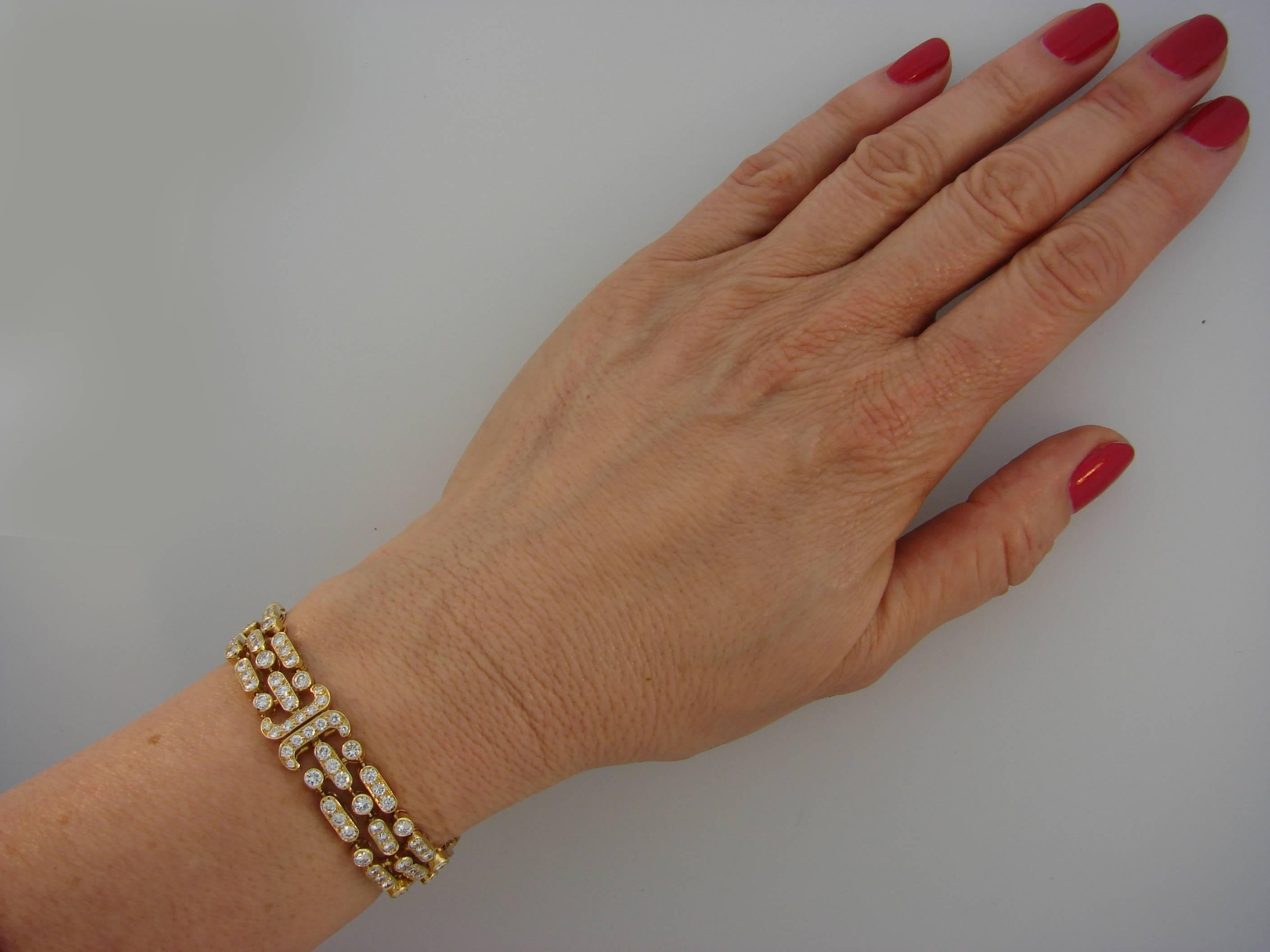 Van Cleef & Arpels Diamond Yellow Gold Bracelet In Excellent Condition In Beverly Hills, CA