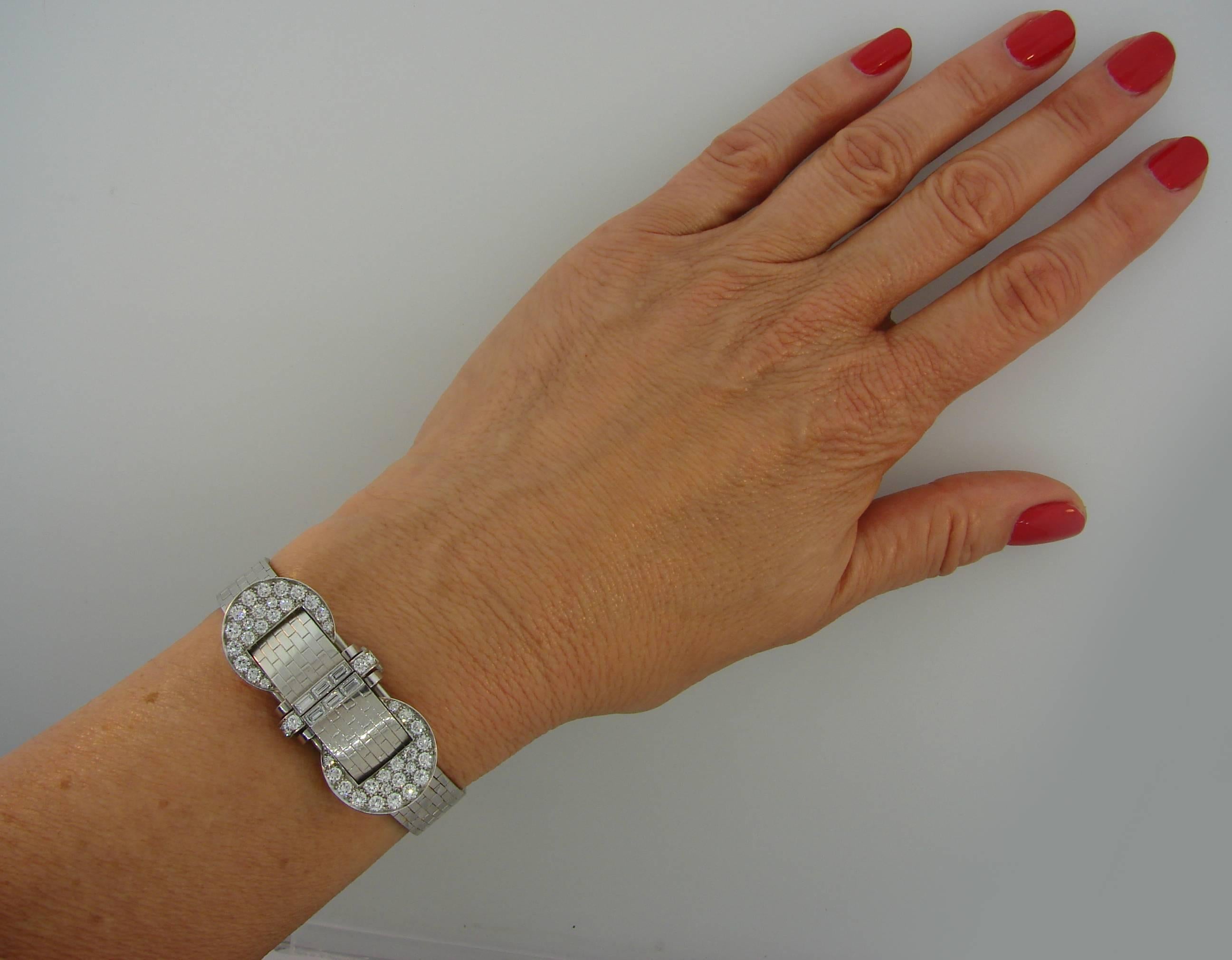 Van Cleef & Arpels Diamond Platinum White Gold Bracelet Ladies Wristwatch In Excellent Condition In Beverly Hills, CA