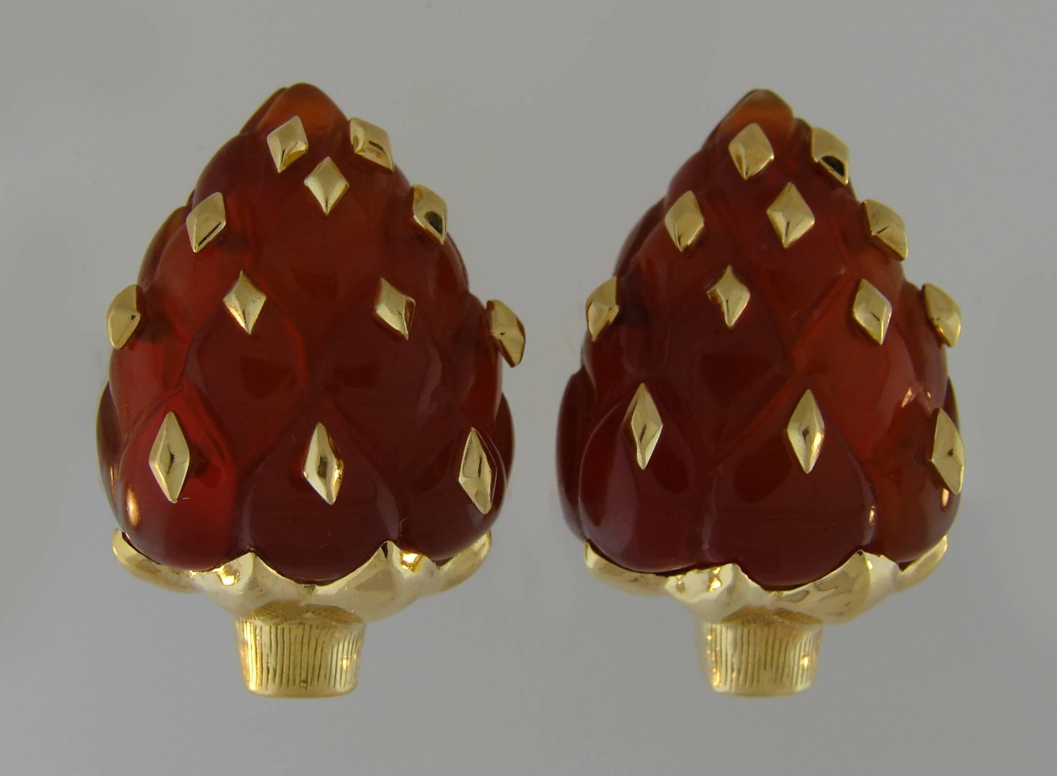 Lovely fun earrings created by Seaman Schepps in the 1970's. Colorful, chic and wearable, the earrings are a great addition to your jewelry collection. 
Made of 18 karat yellow gold and carnelian.
Measure 1-1/4 x 3/4 x 1/2 inch (3.2 x 2 x 1.2 cm)