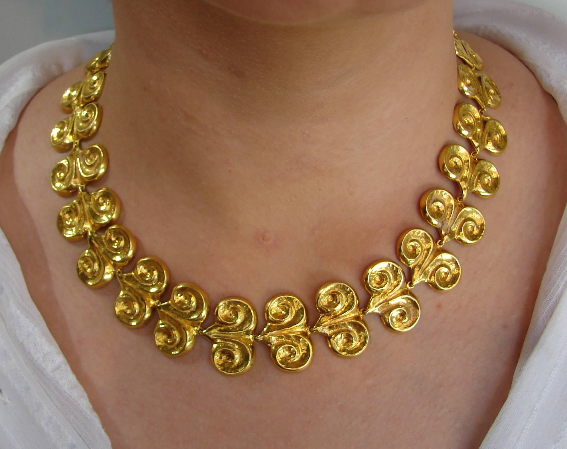 Zolotas 22 Karat Yellow Gold Necklace and Earrings Set In Excellent Condition In Beverly Hills, CA
