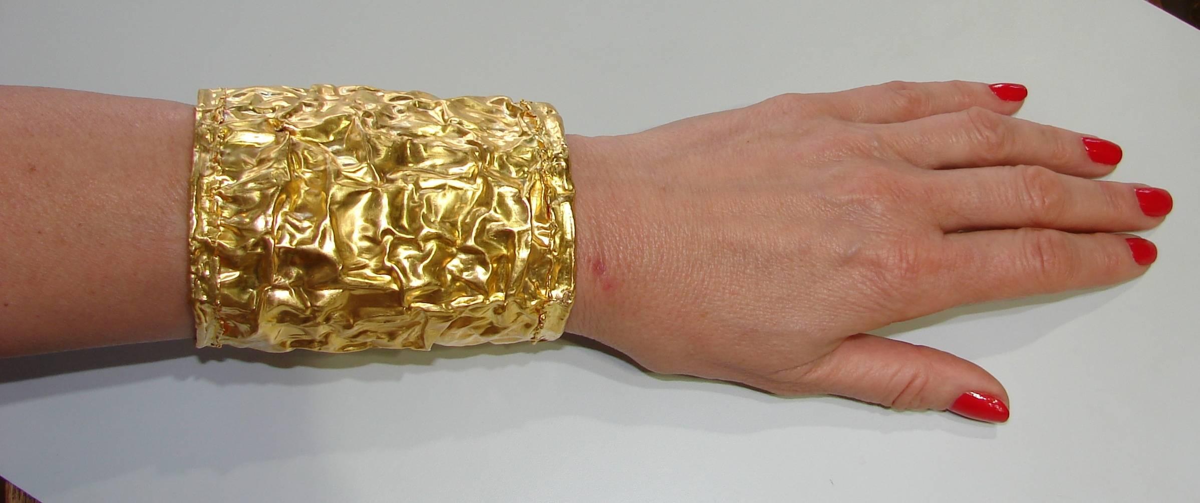 Women's or Men's Pair of 22 Karat Yellow Gold Cuff Bracelets