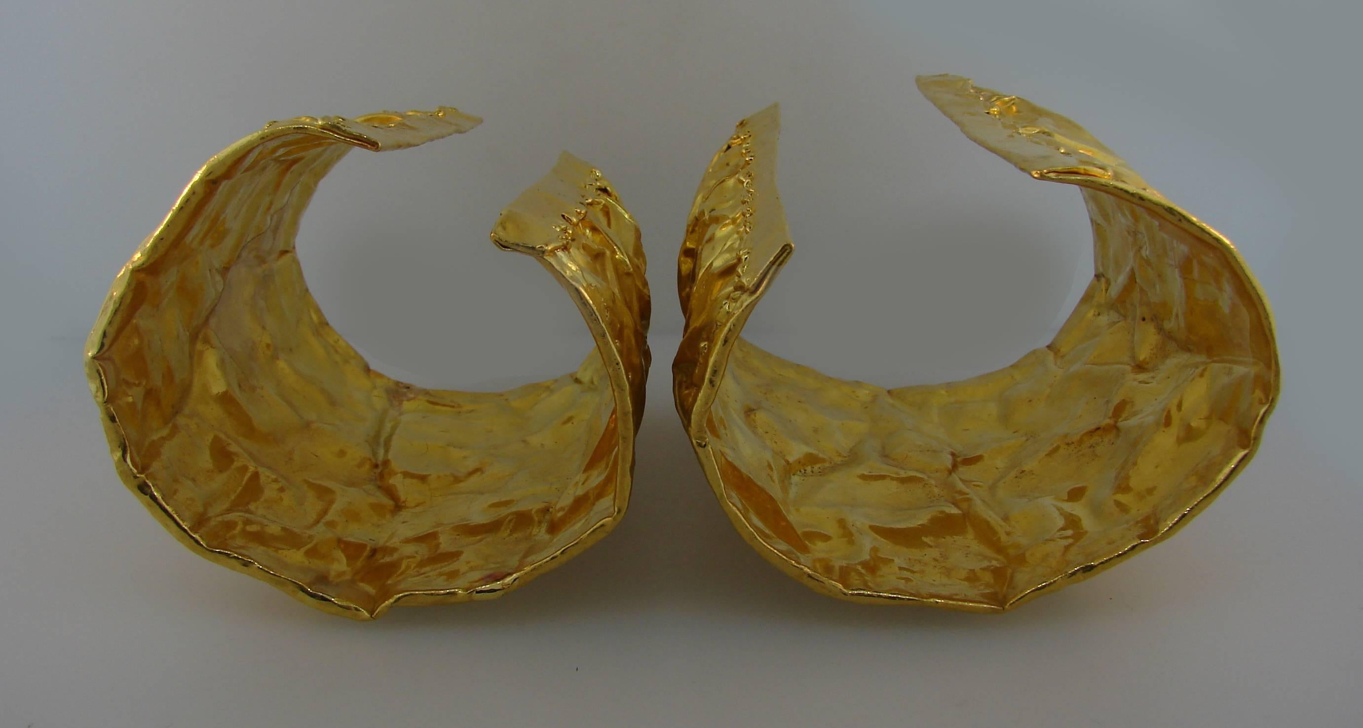 Pair of 22 Karat Yellow Gold Cuff Bracelets 1