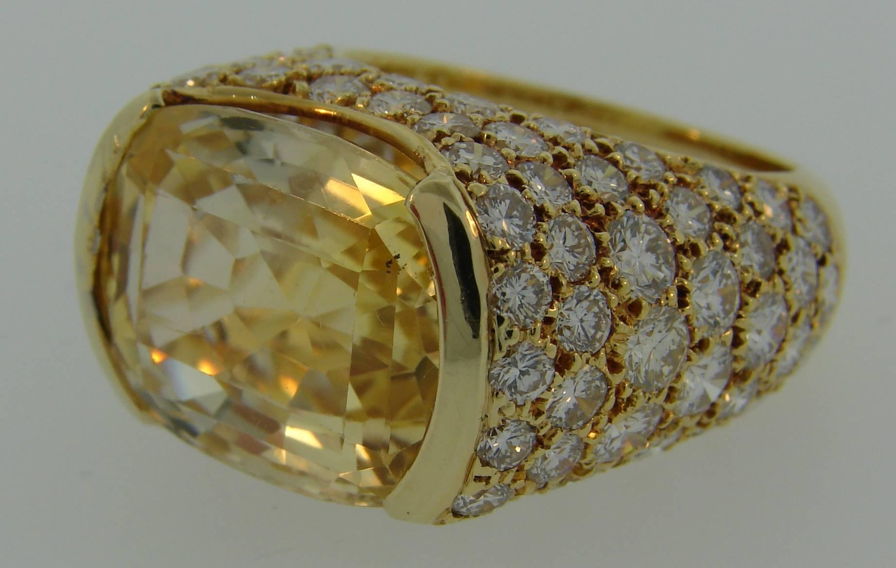 Vintage Van Cleef & Arpels 18k Gold Bombe Ring Yellow Sapphire Diamond In Good Condition In Beverly Hills, CA