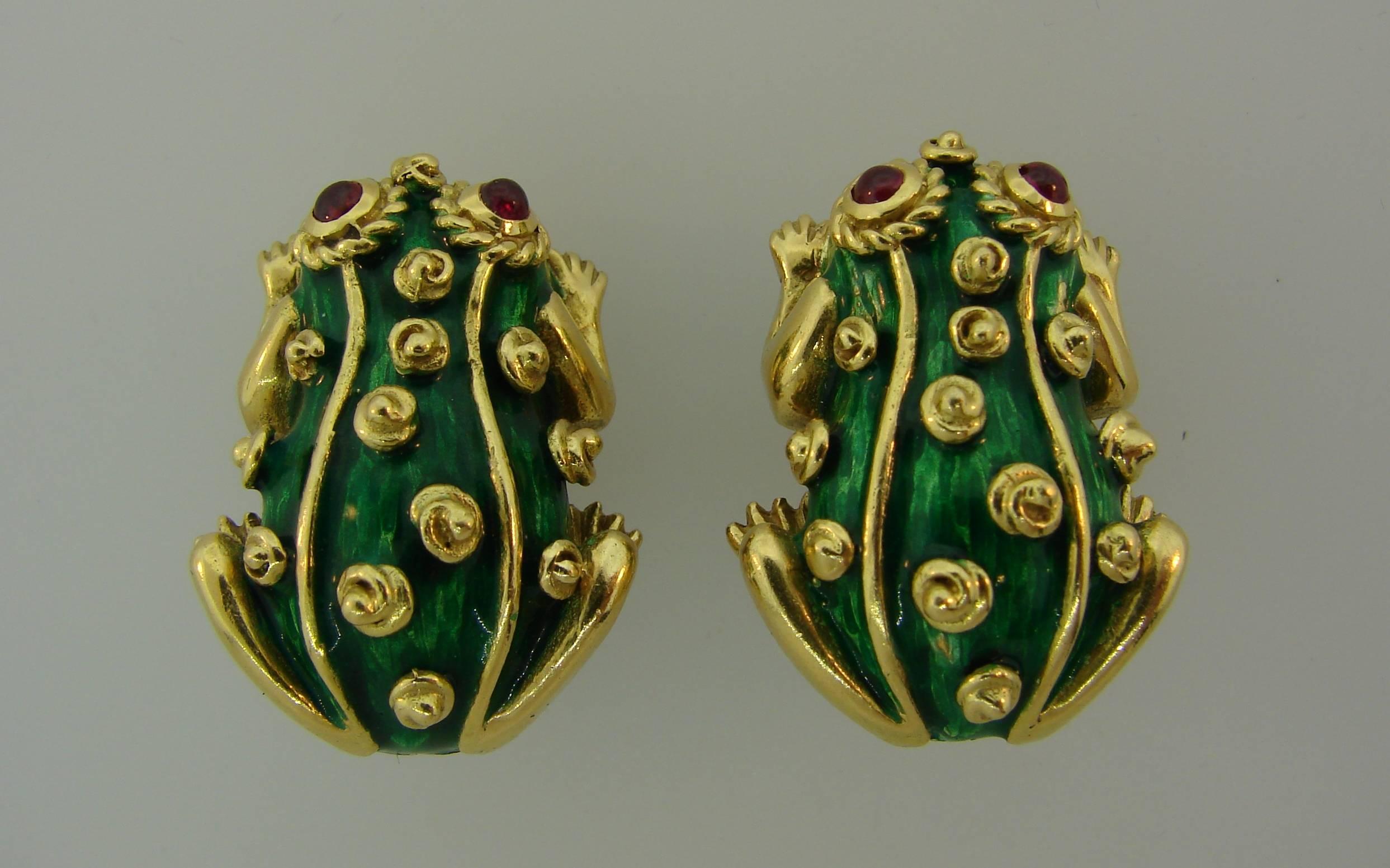 1980s David Webb Ruby Enamel Yellow Gold Frog Earrings In Excellent Condition In Beverly Hills, CA