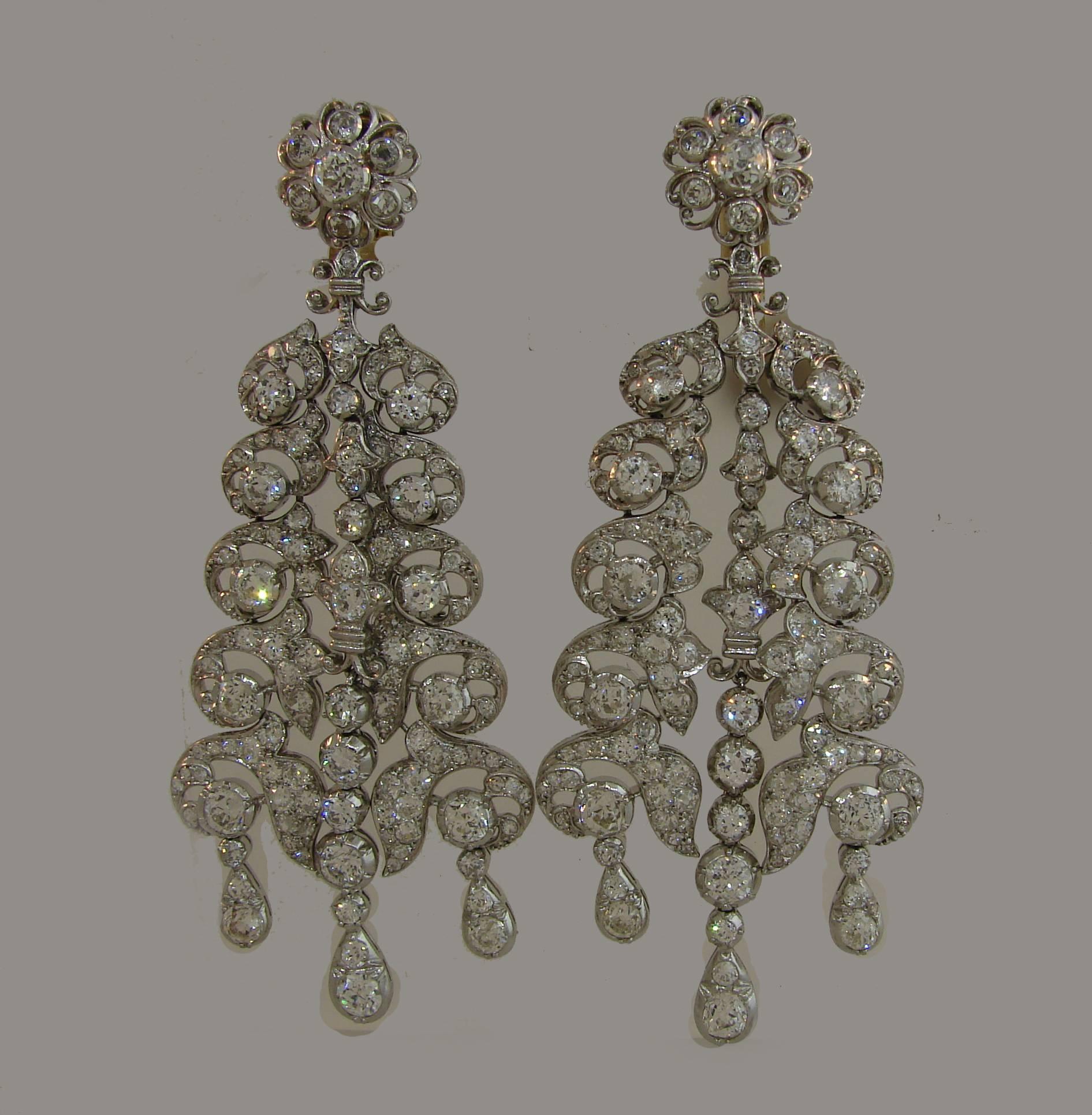 Andrew Clunn Diamond White Gold Dangle Earrings In Excellent Condition In Beverly Hills, CA