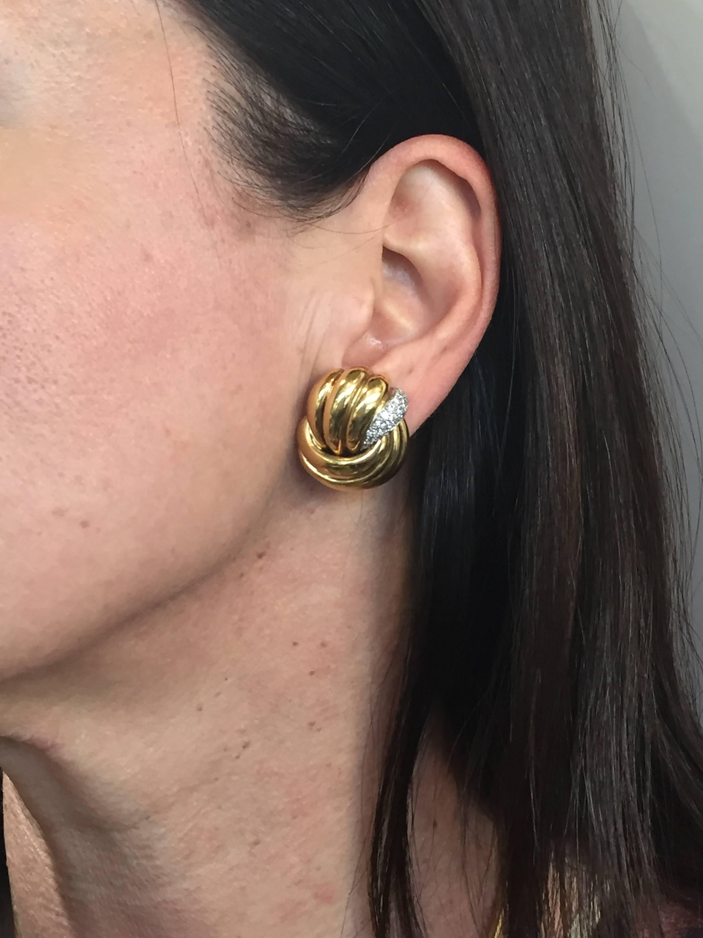 Elegant and classy earrings created by Verdura in the 1980s. Chic, stylish and wearable, the earrings are a great addition to your jewelry collection.
The earrings are made of 18 karat (tested) yellow gold and set with thirty four round brilliant