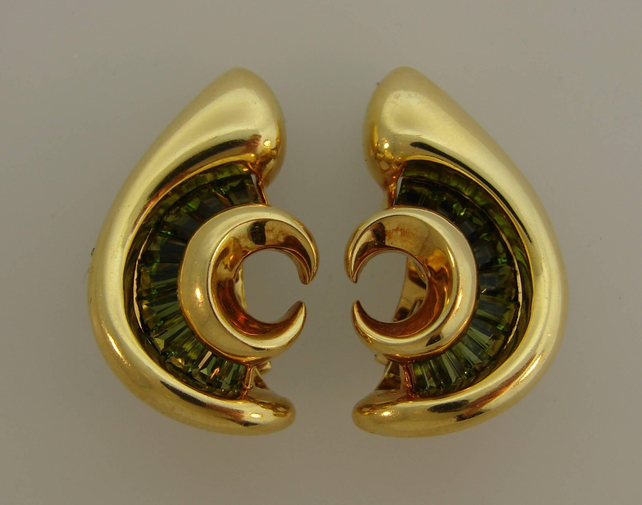 1980s Verdura Peridot Yellow Gold Earrings In Excellent Condition In Beverly Hills, CA