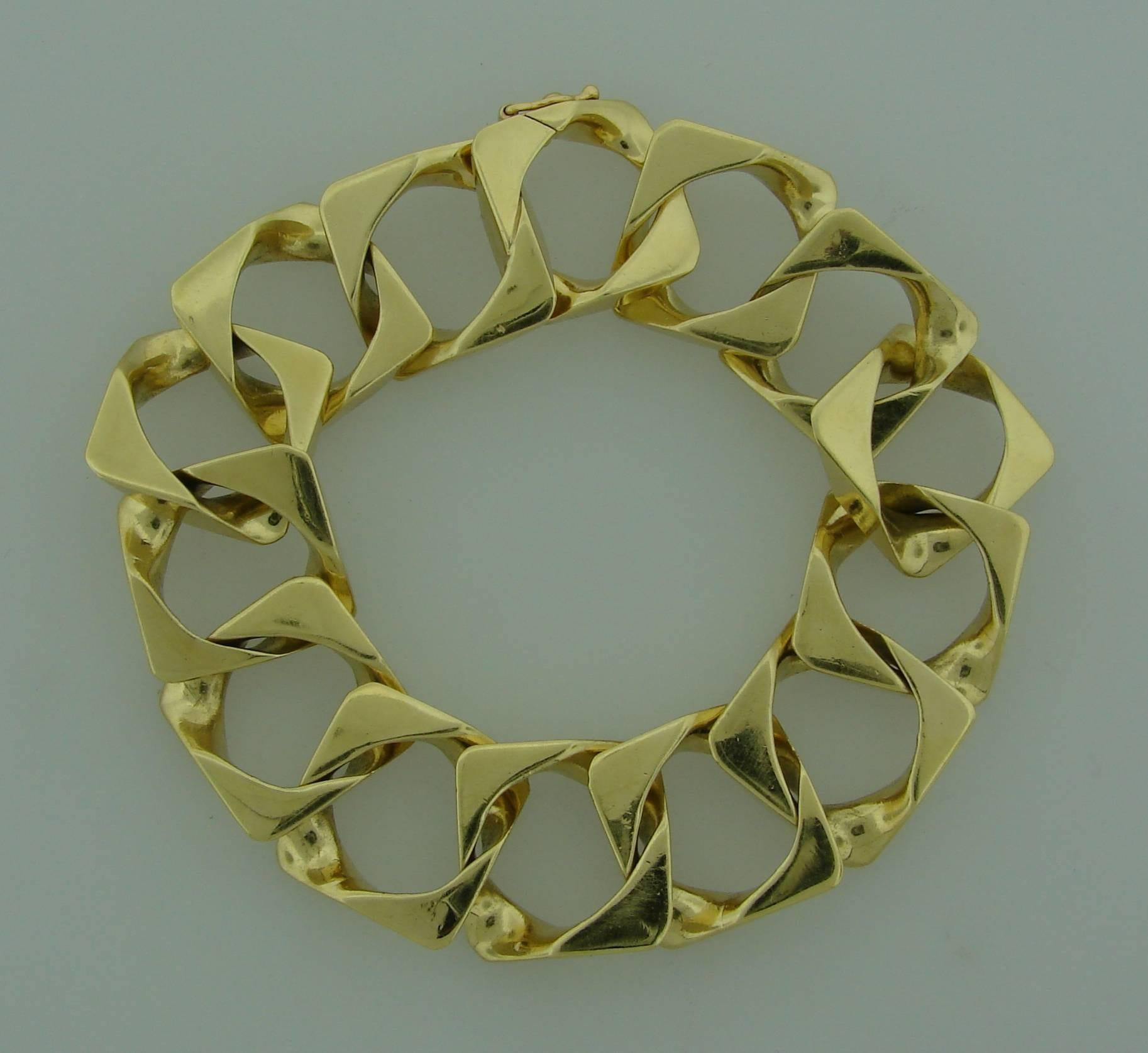 Classy link bracelet created by Tiffany & Co. in the 1970's. Made of 18k (stamped) yellow gold. Nice elegant squarish link. Timeless and wearable. 
The bracelet is 7.5