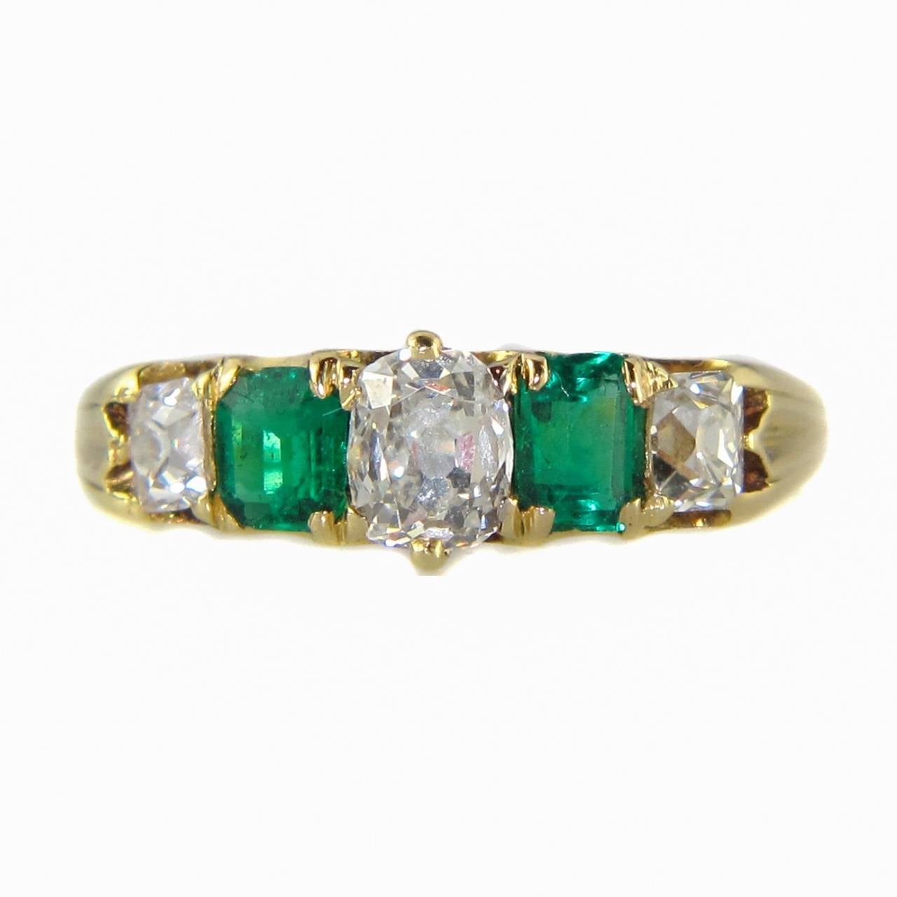 Antique Victorian Five Stone Emerald Diamond Gold Ring In Excellent Condition For Sale In Edinburgh, GB