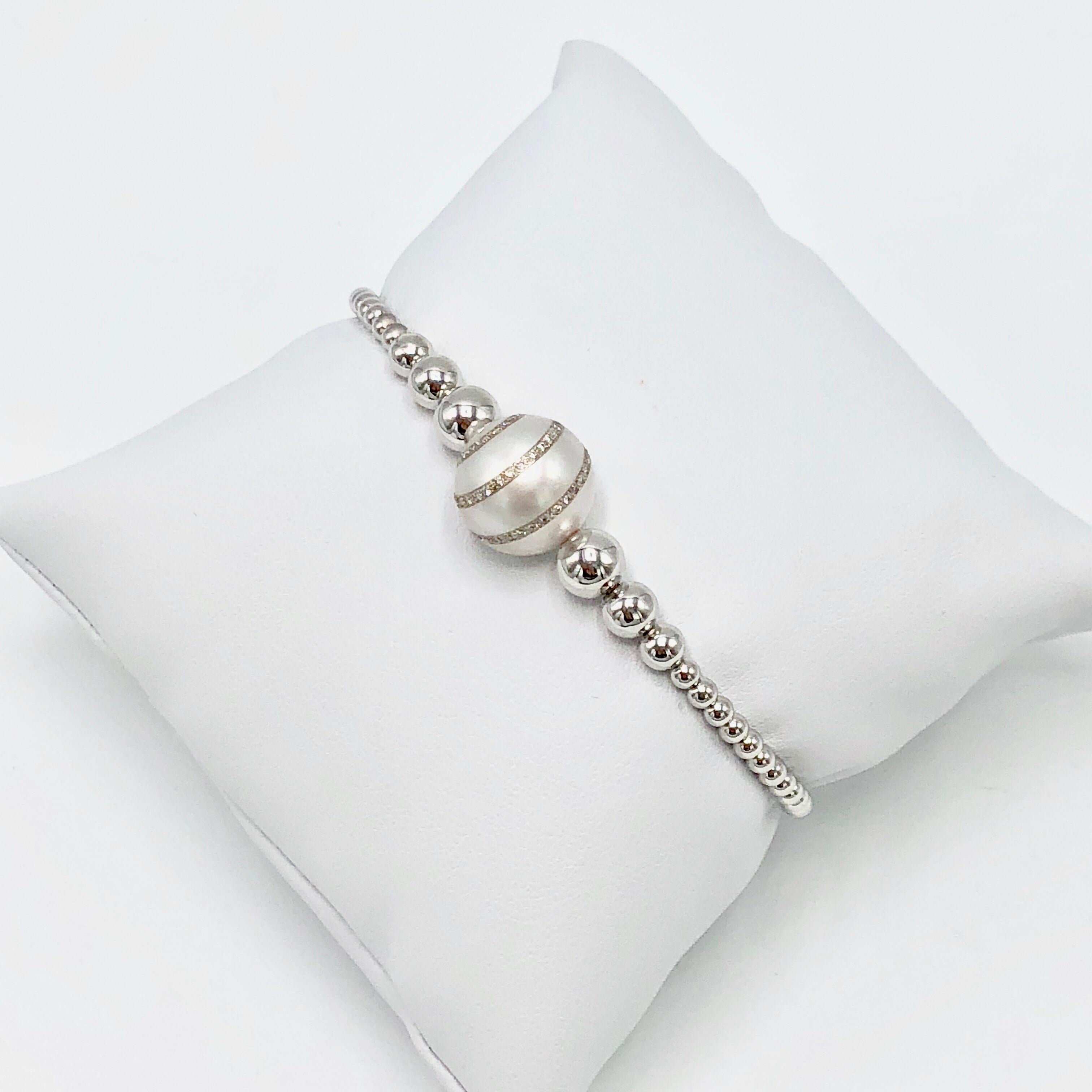 Contemporary Italian Design Bracelet 18 Karat White Gold South Sea Pearl and Diamond Bangle