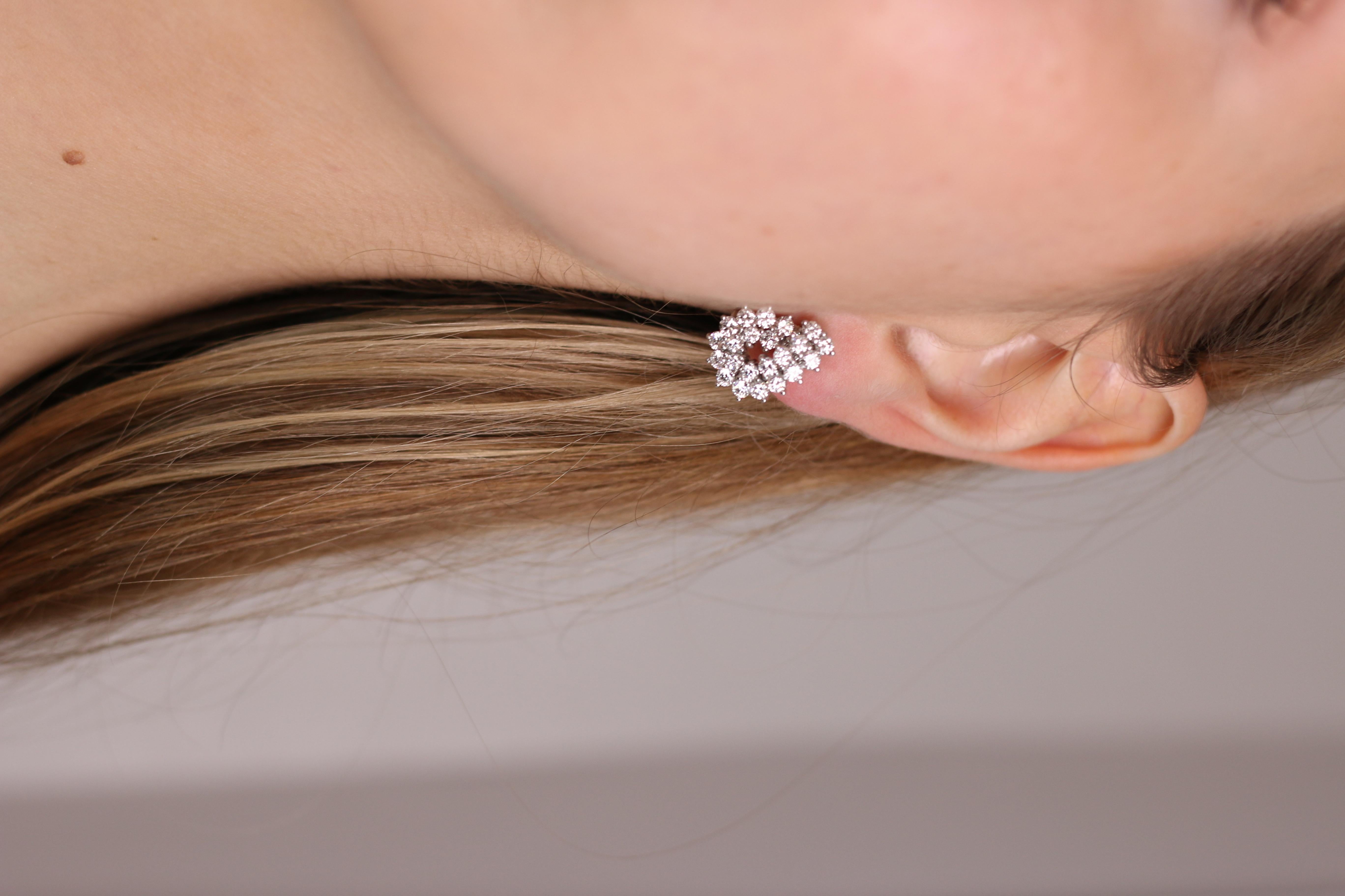 Tiffany and Co. Clips d'oreilles Omega en platine et diamants en vente 2