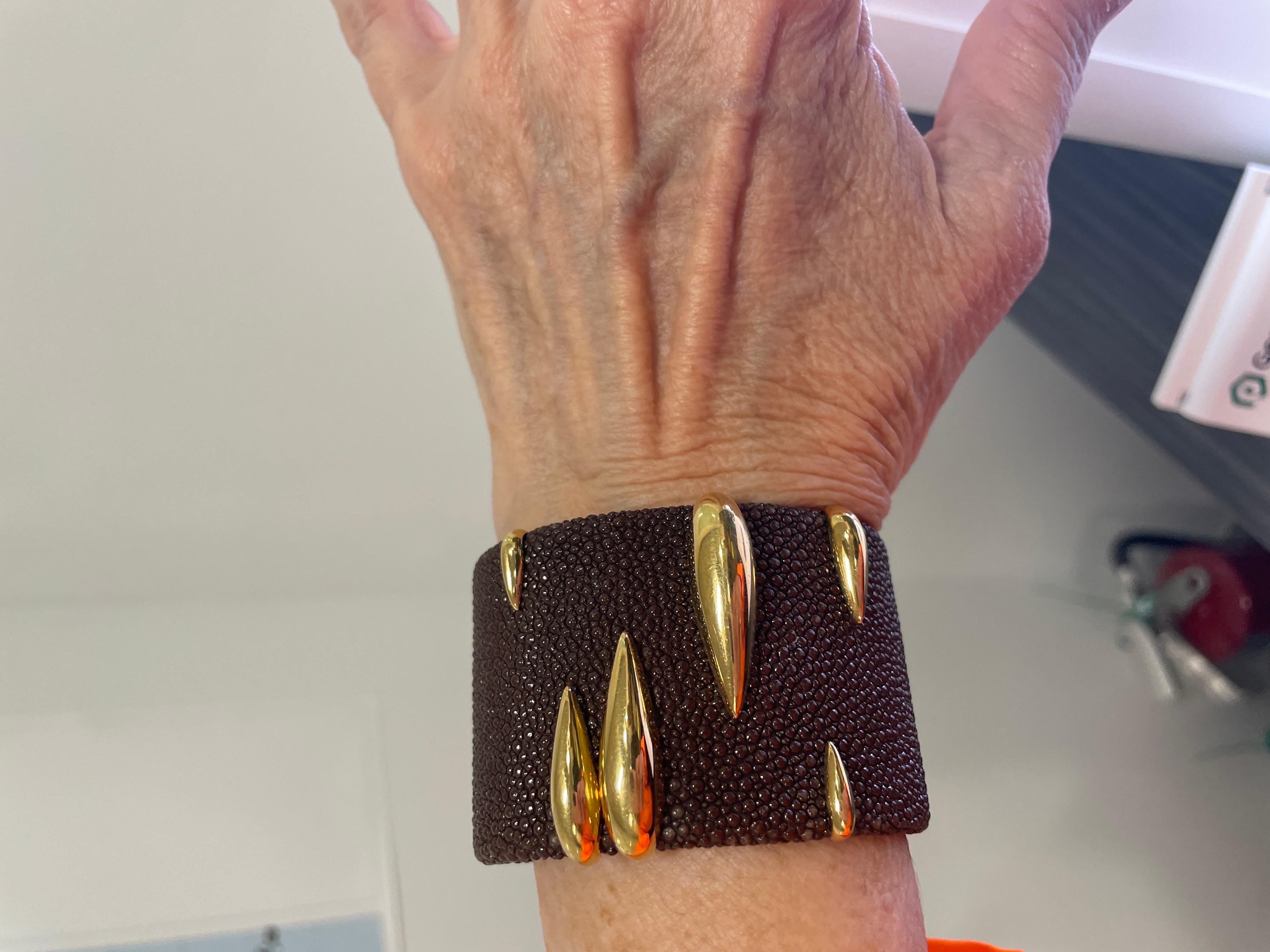 Stingray Cuff In Good Condition In Dallas, TX