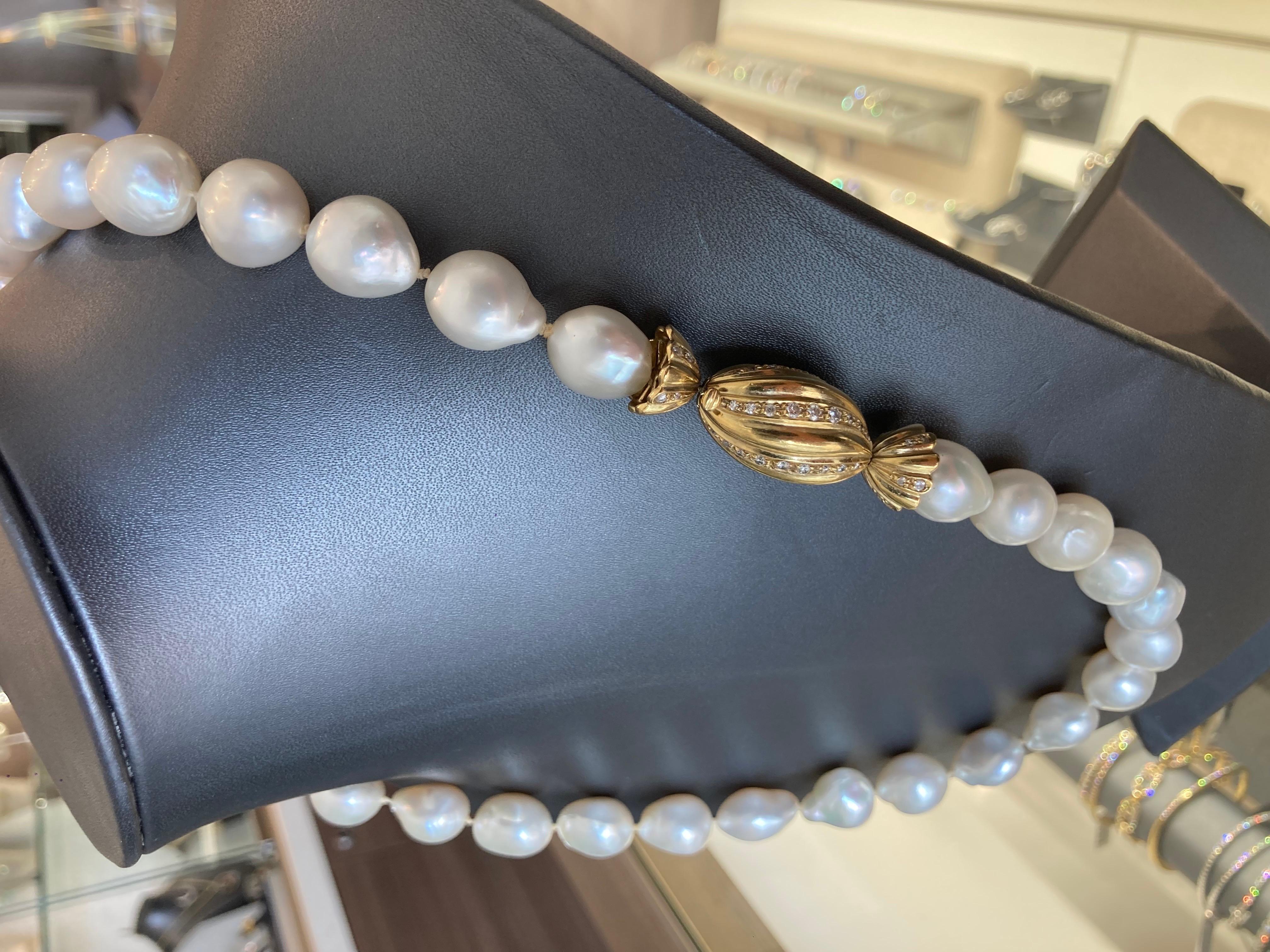 South Sea White Baroque Pearl Necklace 18K Yellow Gold Diamond Clasp For Sale 2