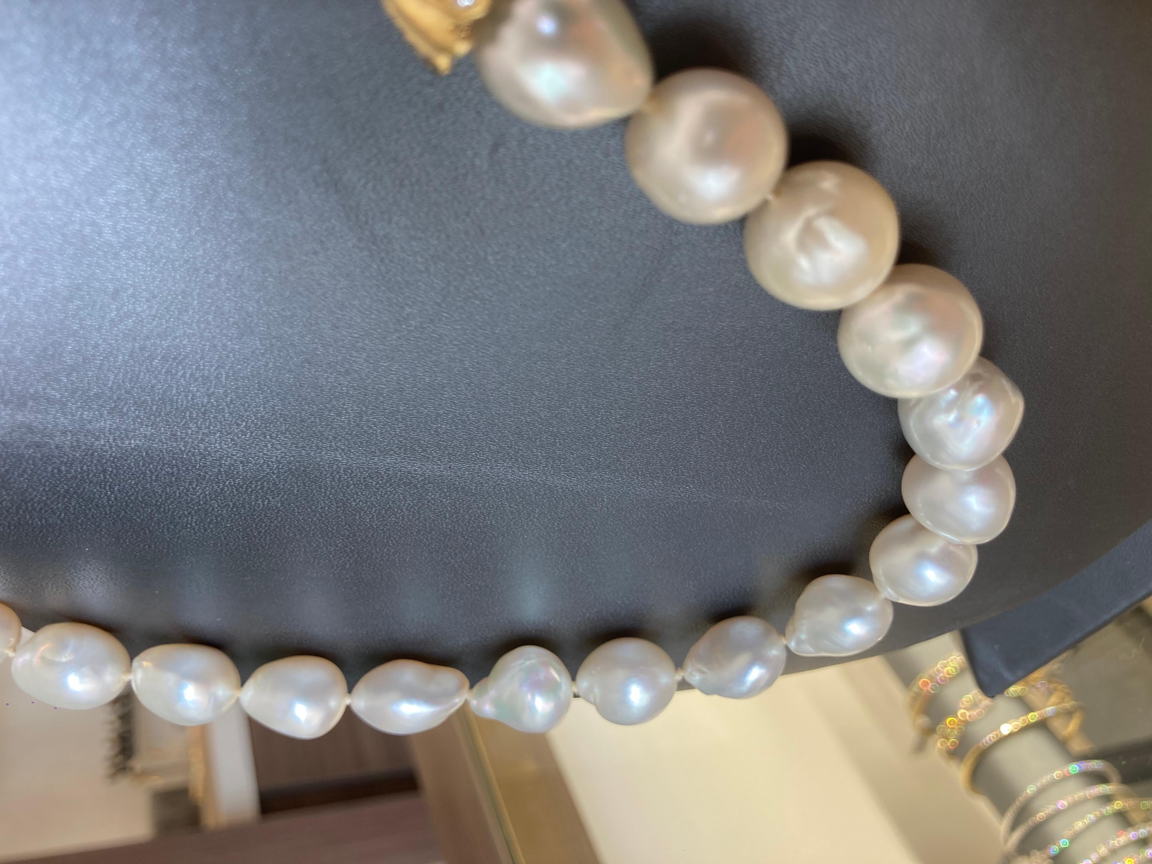 South Sea White Baroque Pearl Necklace 18K Yellow Gold Diamond Clasp For Sale 3