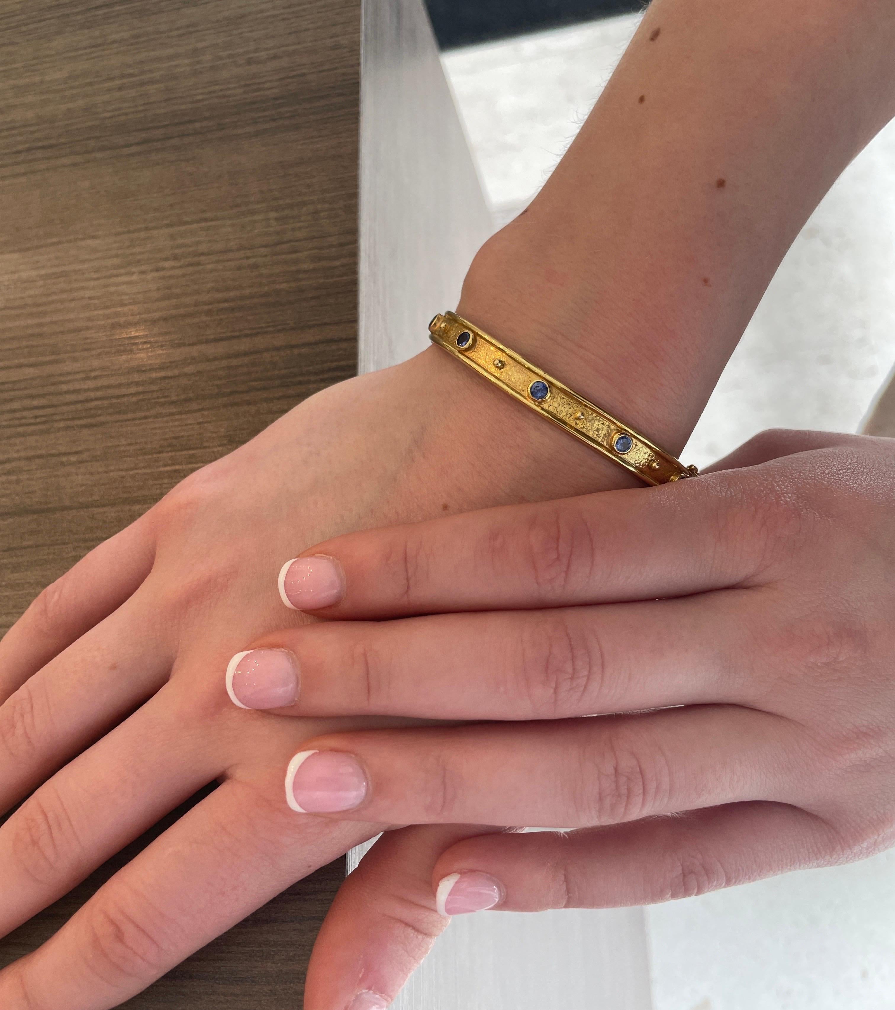 Mazza gehämmerter Mazza 14K Saphir-Armreif für Damen oder Herren
