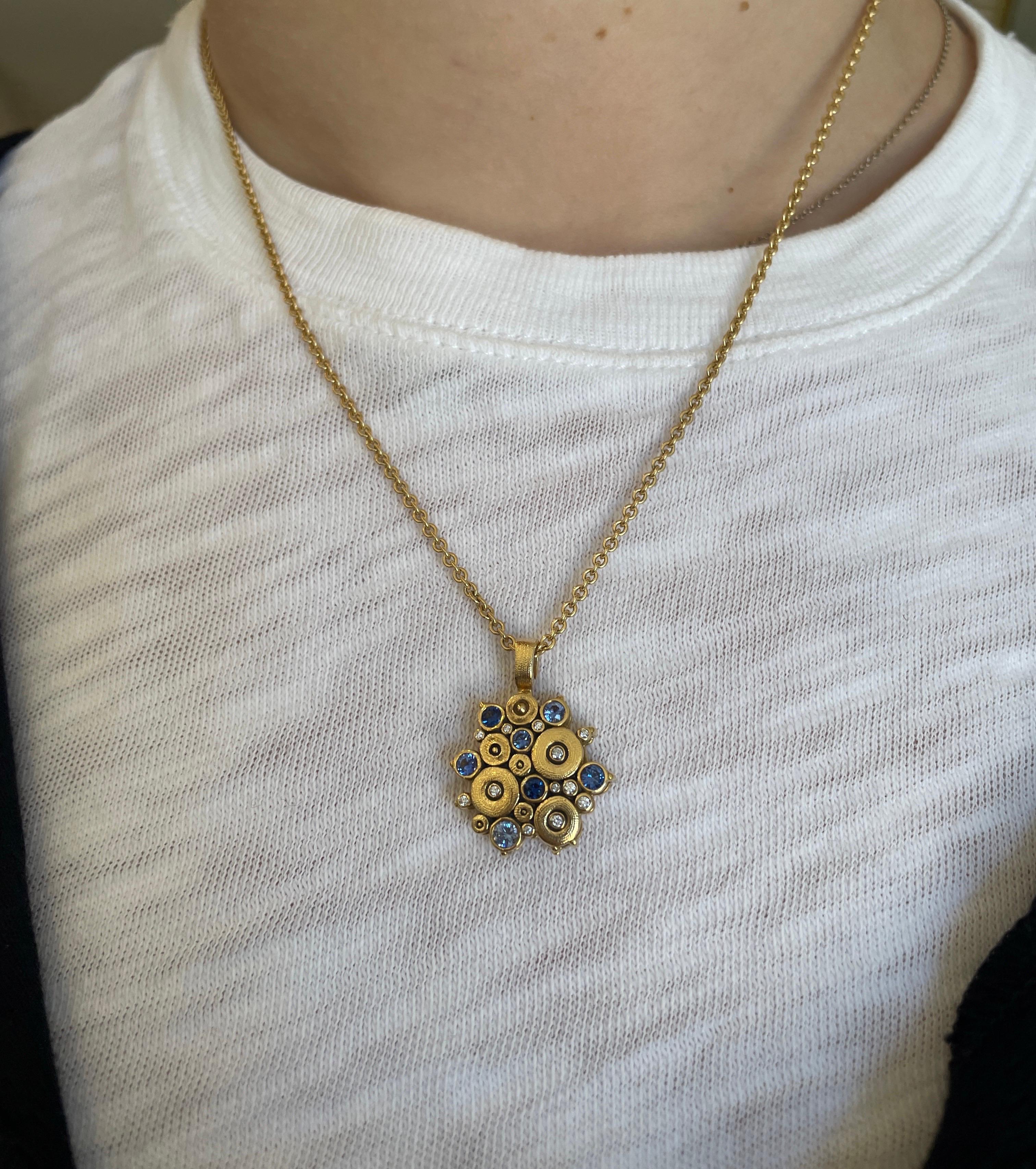 Alex Sepkus Pendentif « Ocean » en or jaune 18 carats avec diamants et saphirs sur chaîne de 18'' en vente 1