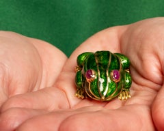 David Webb Ruby and Enamel Frog Pin in 18K Yellow Gold