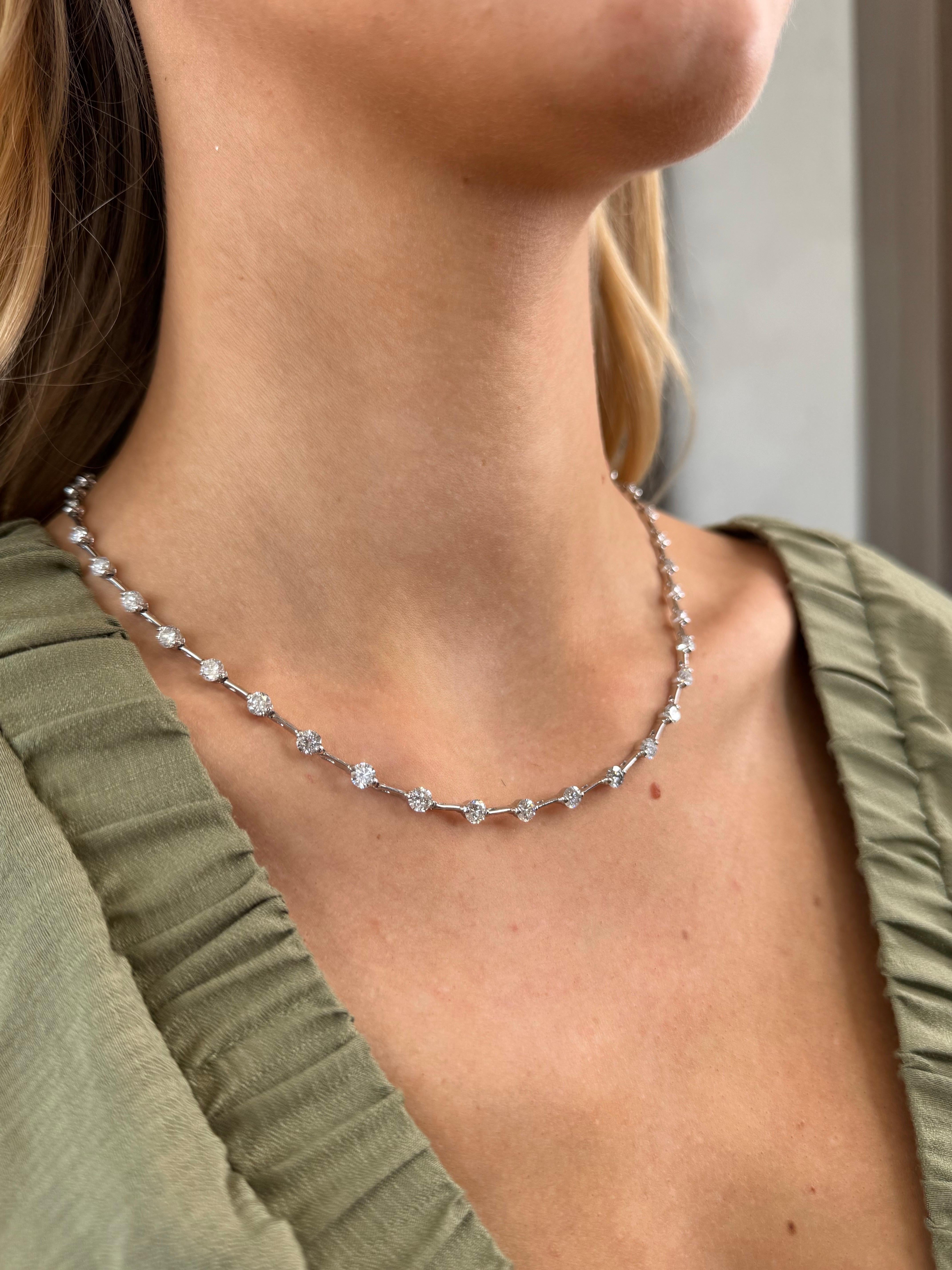 Platinum Diamond Necklace In Good Condition For Sale In Dallas, TX