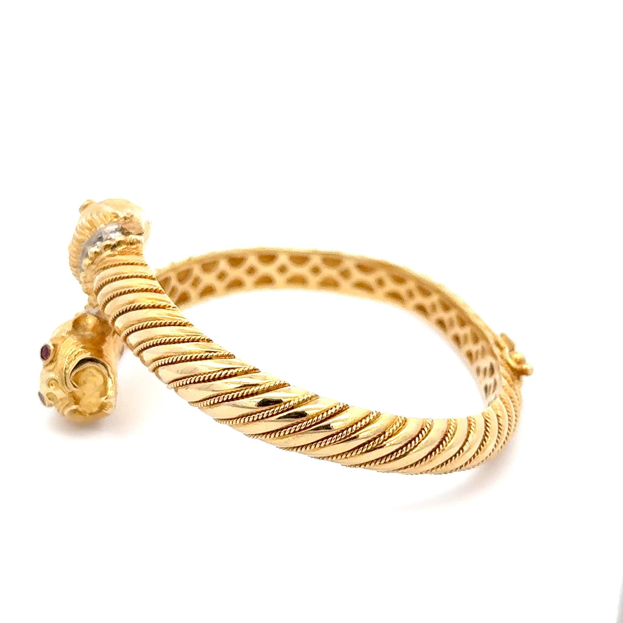 Pulsera Bypass Cabezas de León Oro Amarillo 18K Corte redondo en venta