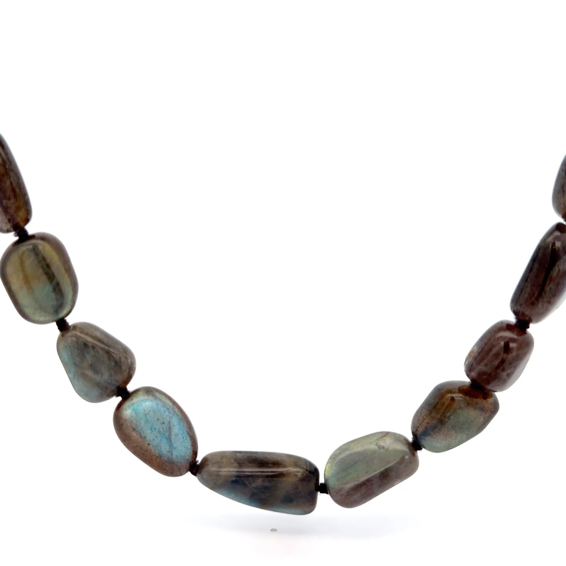 Collana di labradorite con chiusura in giallo 18 carati In condizioni ottime in vendita a Dallas, TX