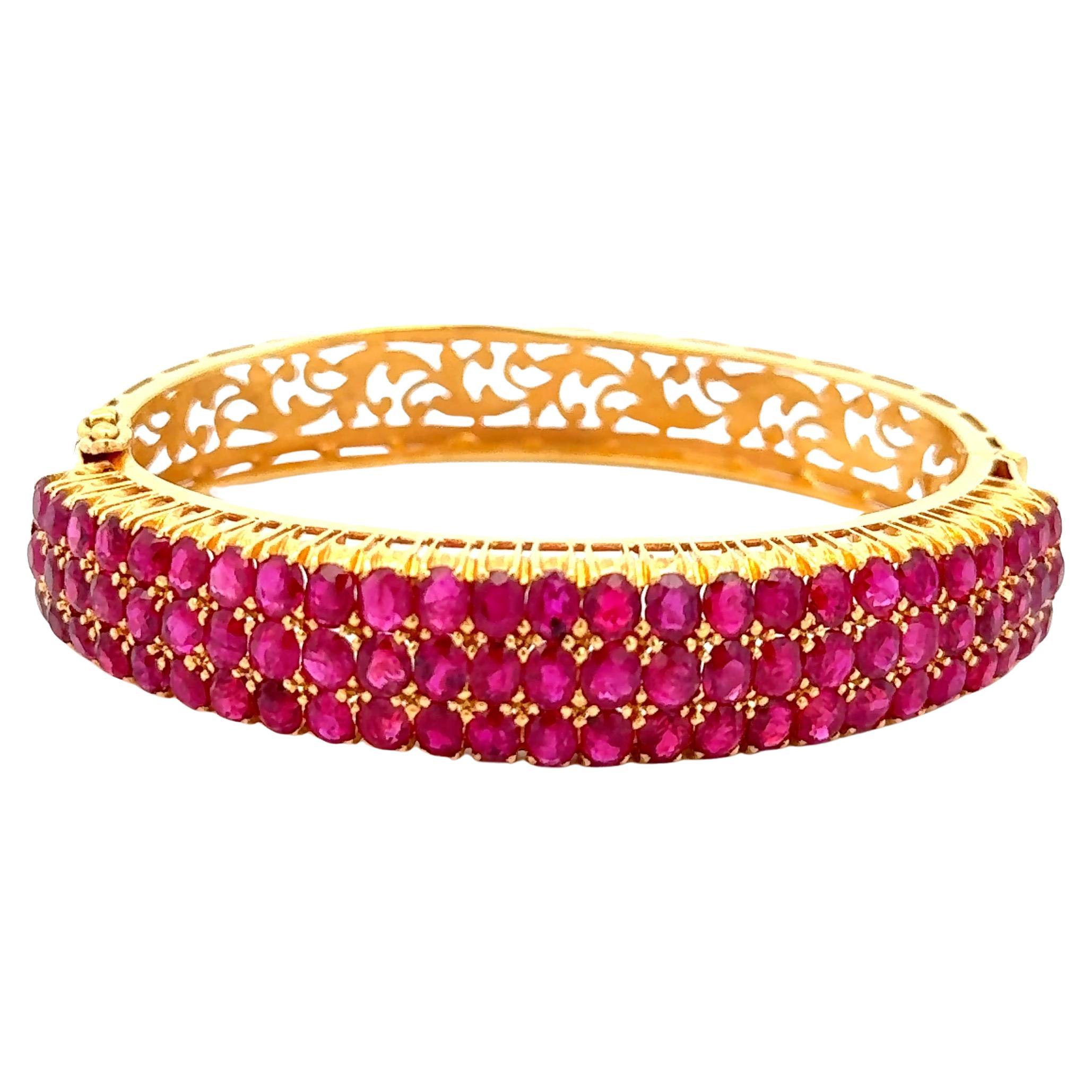 Three Row 18ctw Burmese Ruby Armband 18K Gelbgold im Angebot
