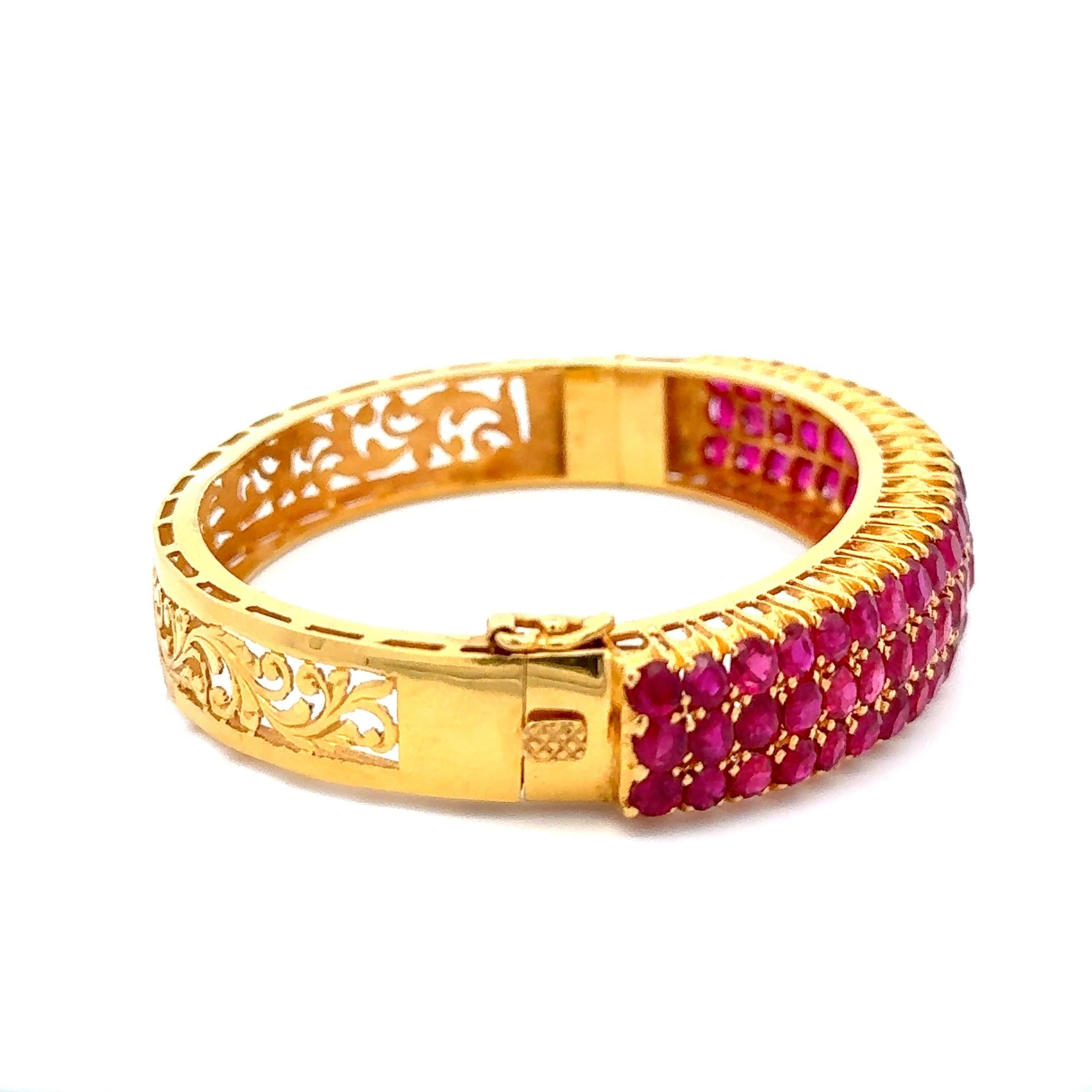 Three Row 18ctw Burmese Ruby Armband 18K Gelbgold im Zustand „Gut“ im Angebot in Dallas, TX