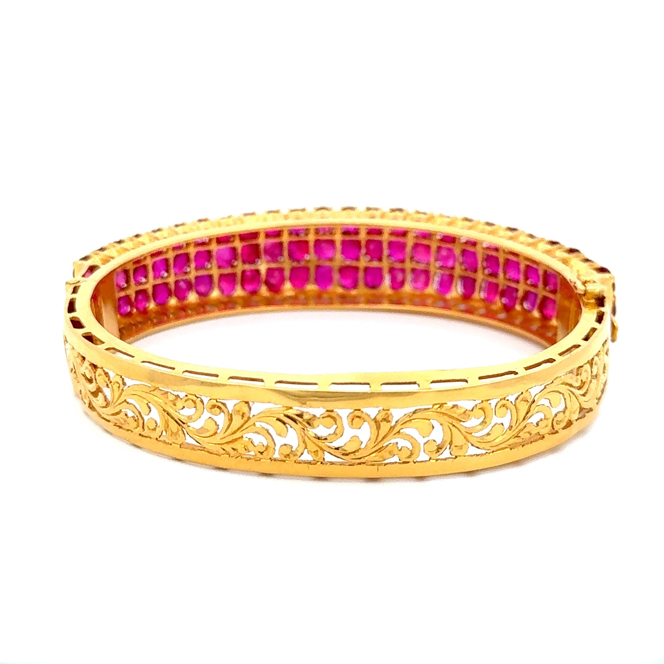 Three Row 18ctw Burmese Ruby Armband 18K Gelbgold (Gemischter Schliff) im Angebot