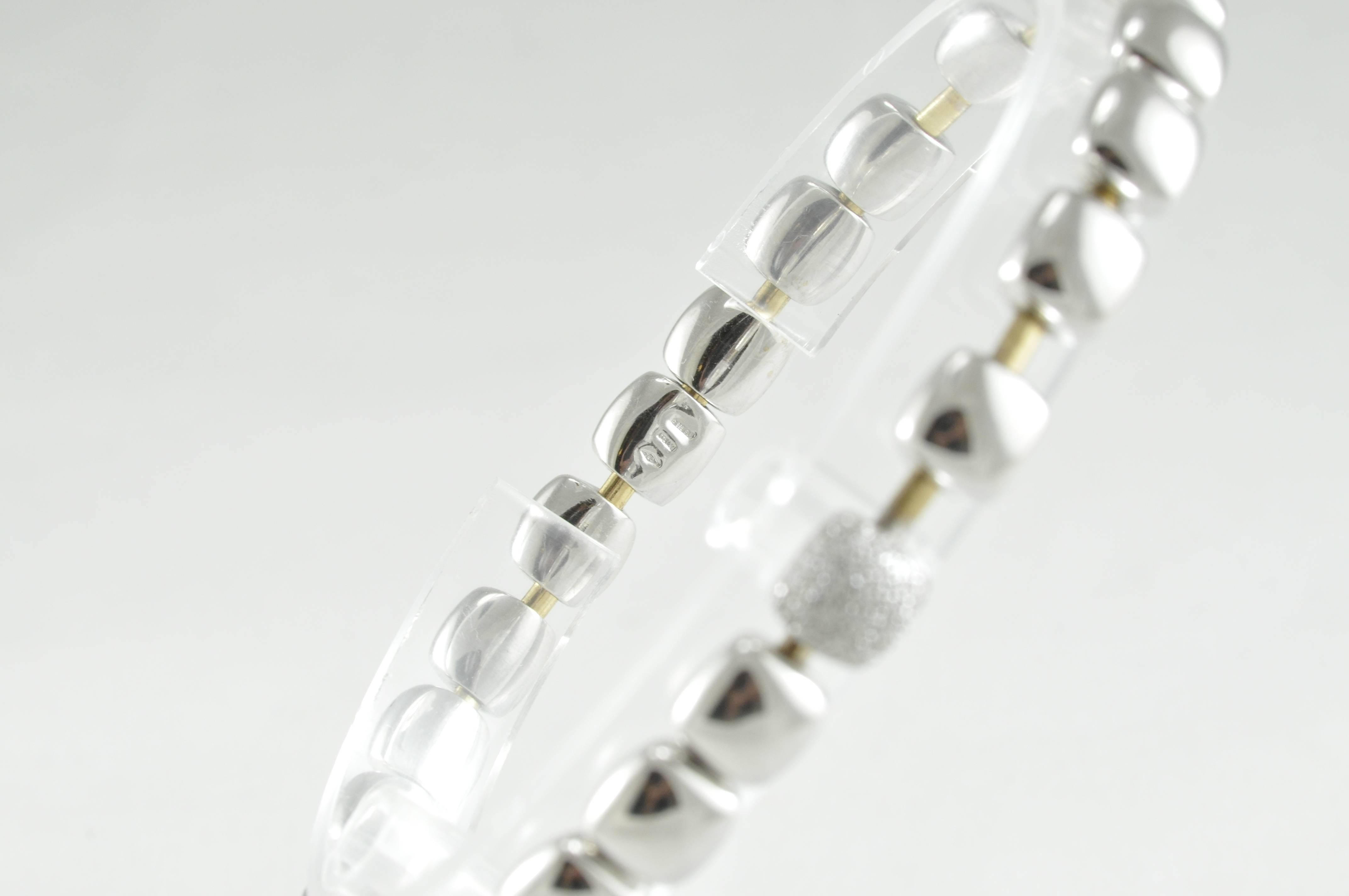 18 Karat White Gold and Diamond Stretch Bracelet In New Condition In Dallas, TX