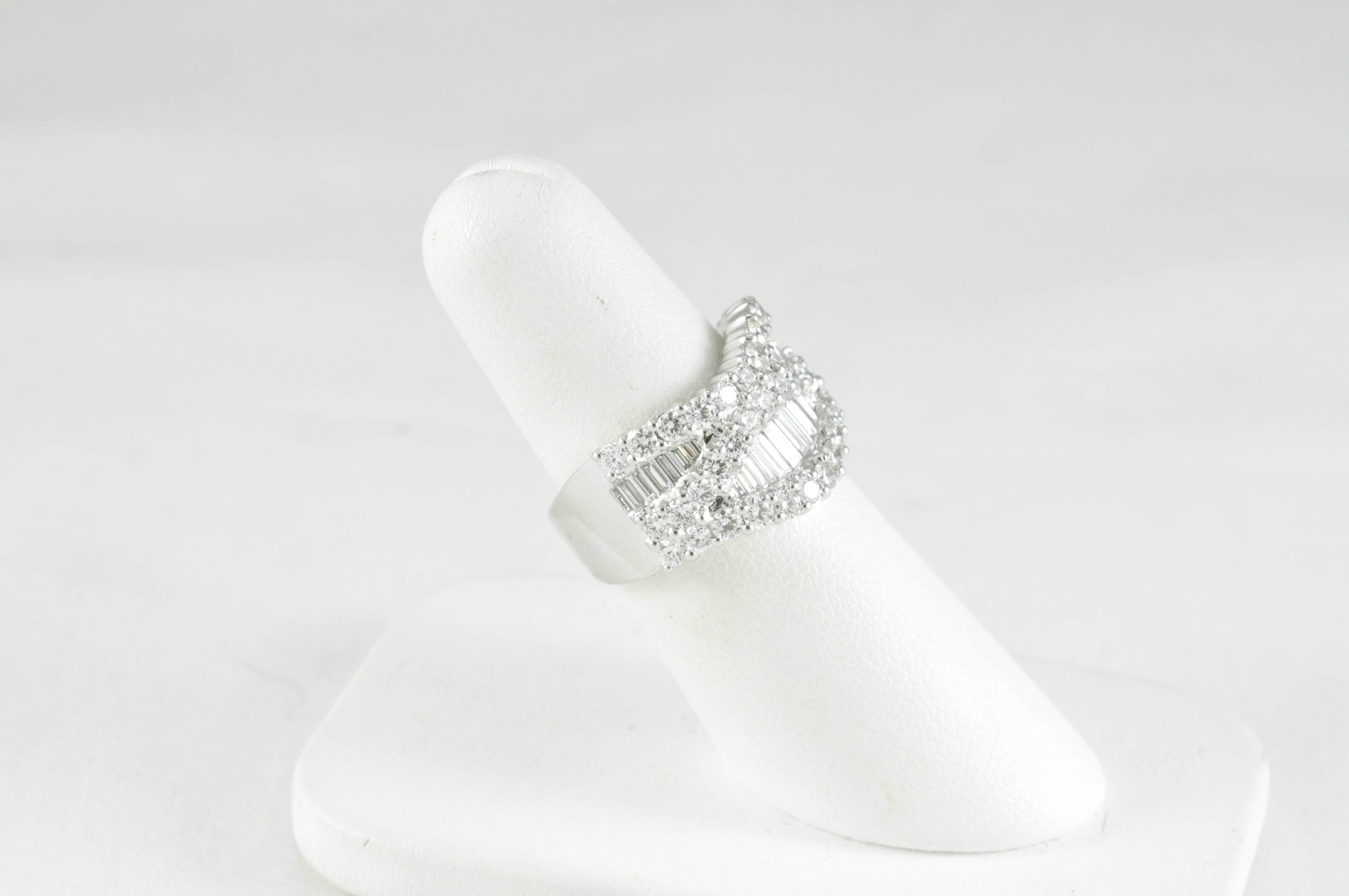 Modern Jye's Gold and Palladium Diamond Fashion Ring
