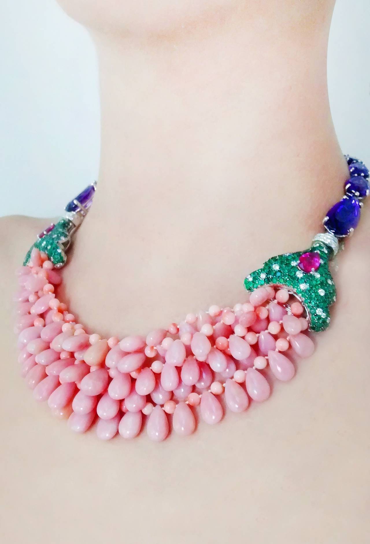 The Queen of the Nile Necklace a one-of-kind Masterpiece by Abellán New York.

In Victorian times coral necklaces were worn by young children to protect them from harm. This very grown up use of coral creatively mixes it with pink opals.

The