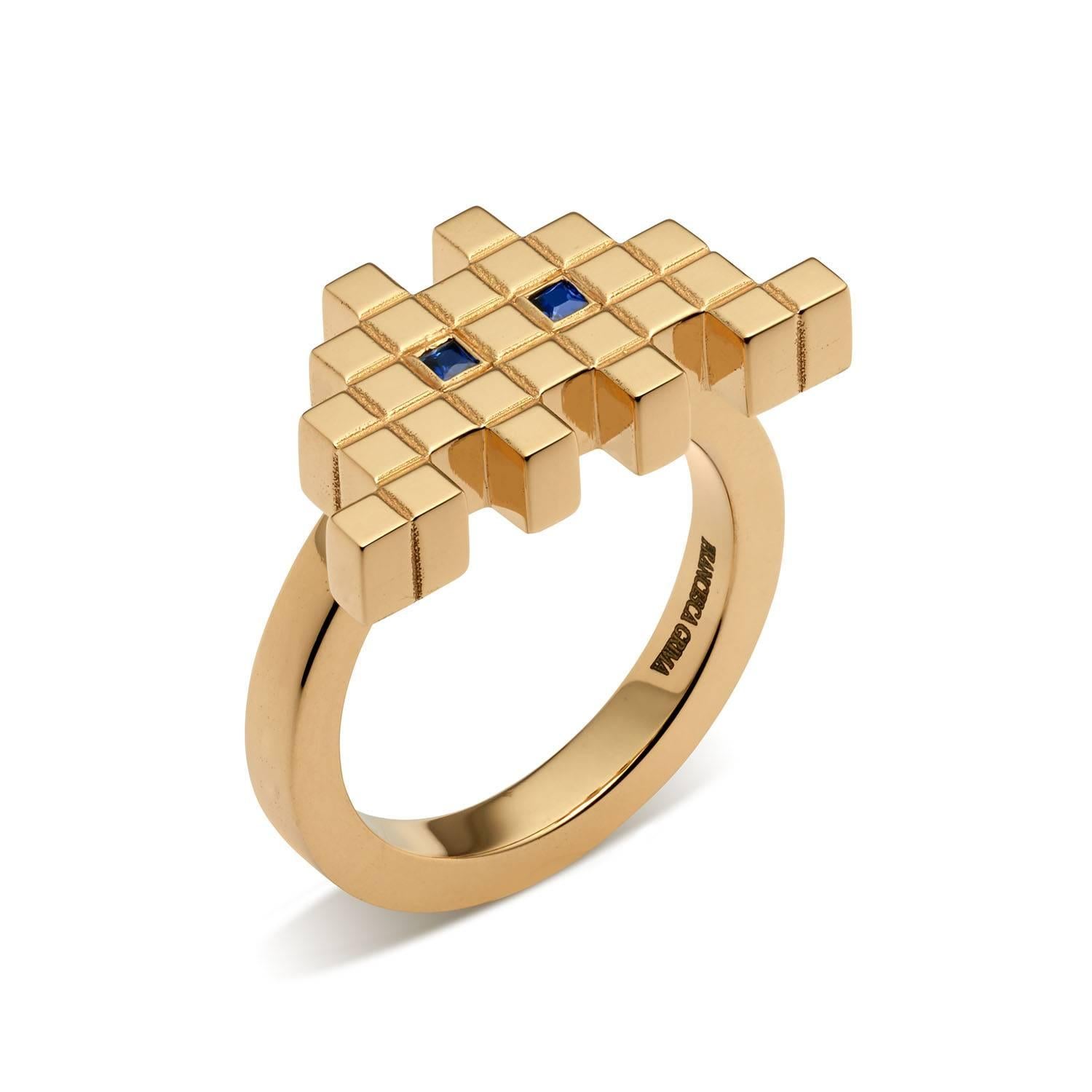"Invader I" ring in yellow gold and sapphires by Francesca Grima 

・Polished 18ct. Yellow Gold
・Motif length 2cm
・Motif width 1cm
・2 Princess-cut Sapphires (0.07cts)

French Size 53  US Size 6 1/4  UK Size M

Signed Francesca Grima,