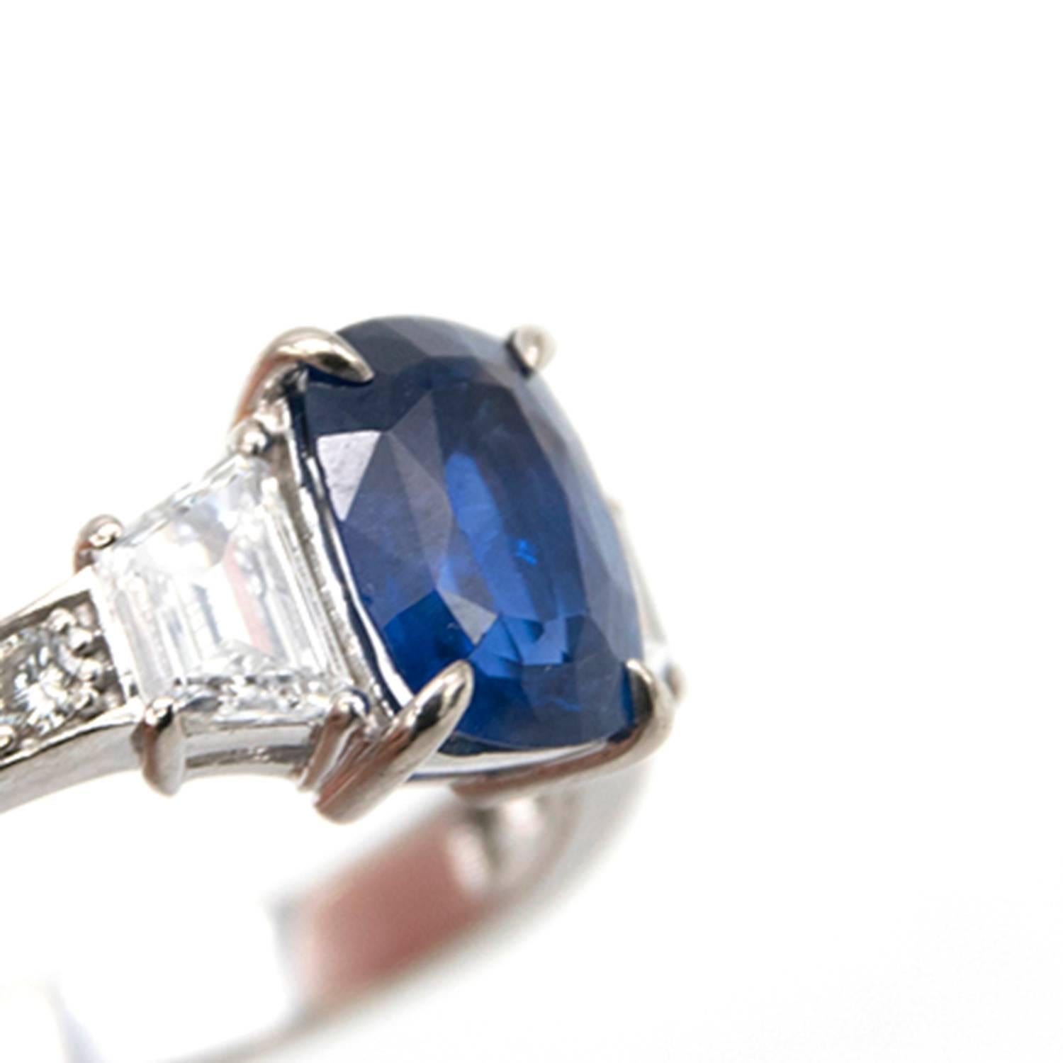 Sapphire and Diamond Set Ring In Excellent Condition For Sale In London, GB