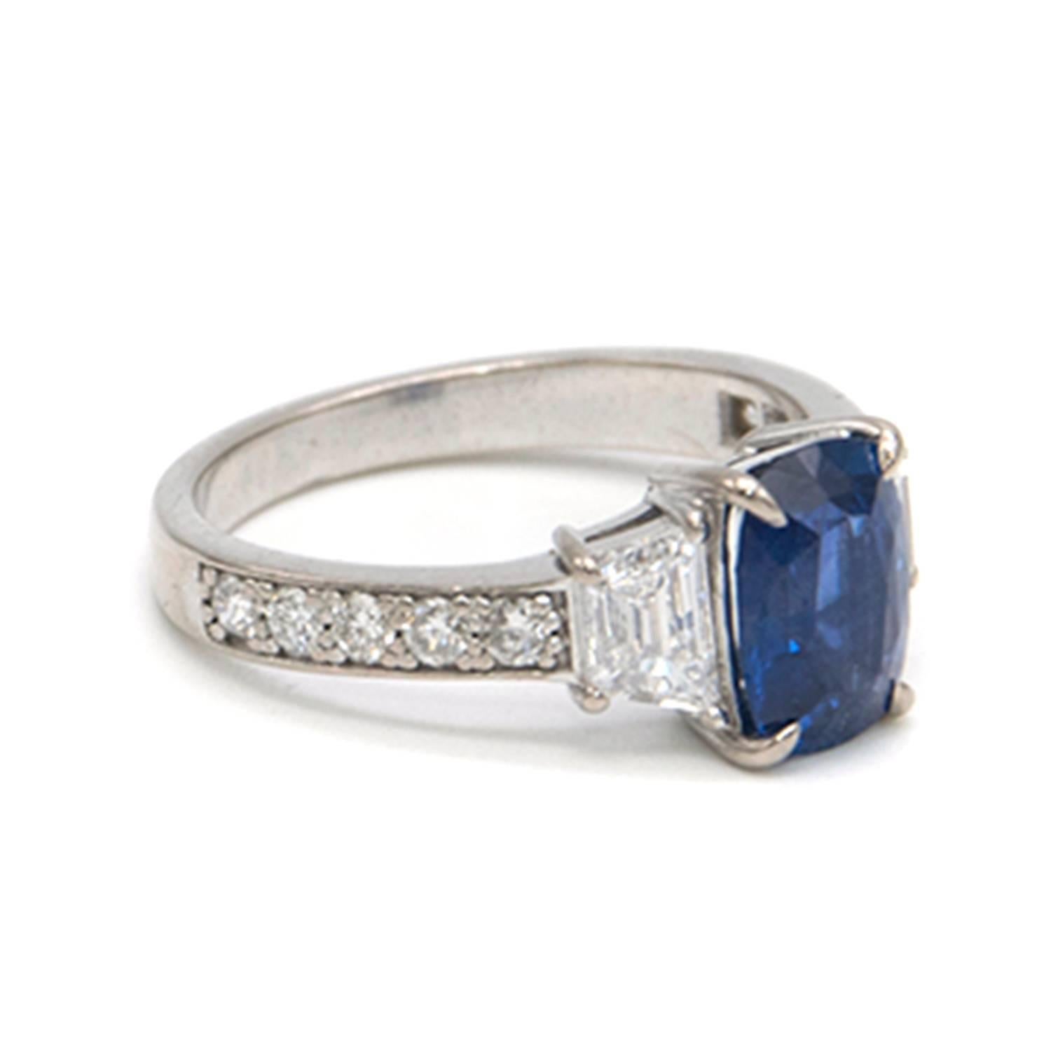 Women's Sapphire and Diamond Set Ring For Sale
