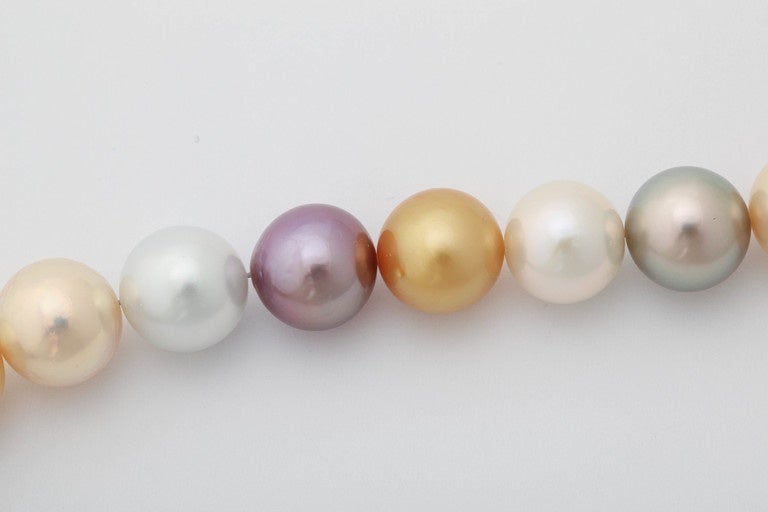 Women's Exceptional Colored Pearl Necklace