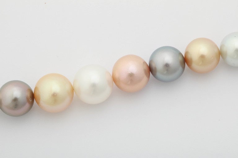 Exceptional Colored Pearl Necklace 1