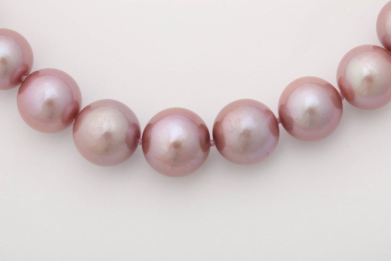 Contemporary Exquisite Pink Pearl Necklace