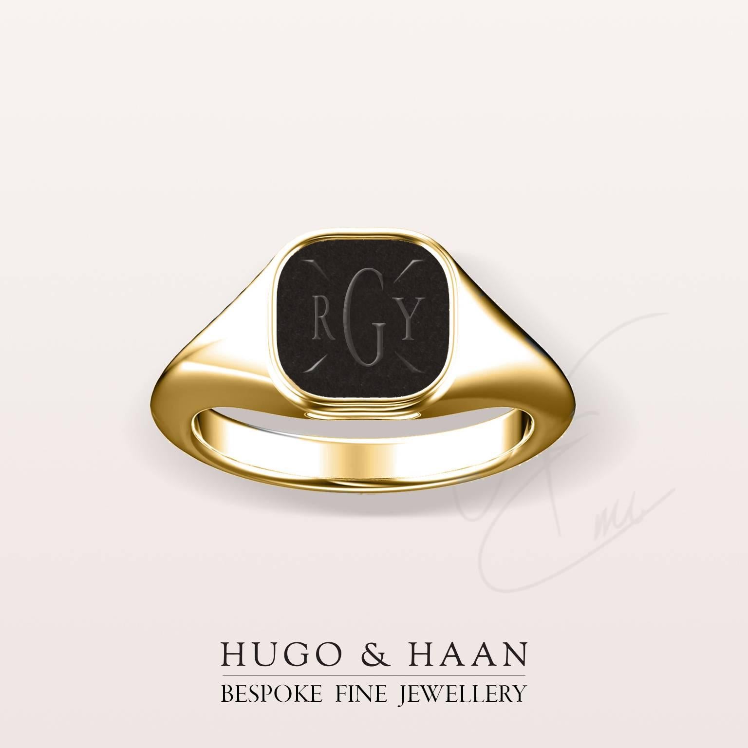 Hugo & Haan Yellow Gold Initial Signet Ring In New Condition For Sale In London, GB